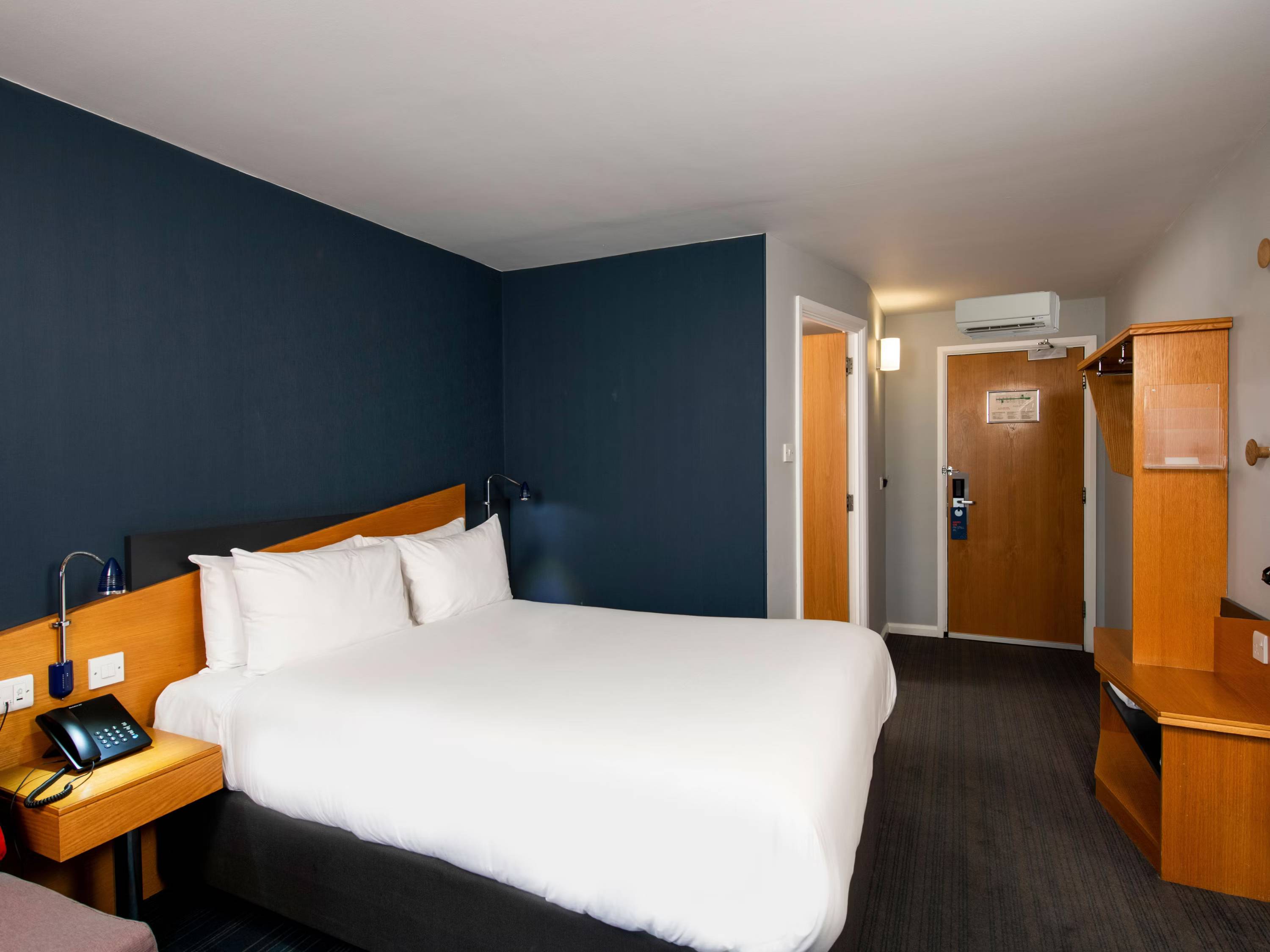 Holiday Inn Express Warwick - Stratford-upon-Avon by IHG