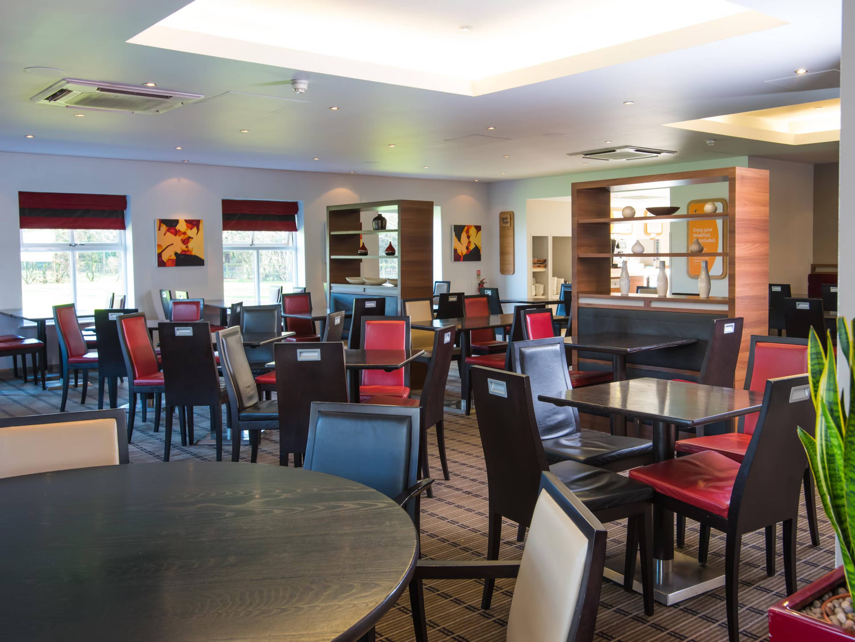 Holiday Inn Express Warwick - Stratford-upon-Avon by IHG