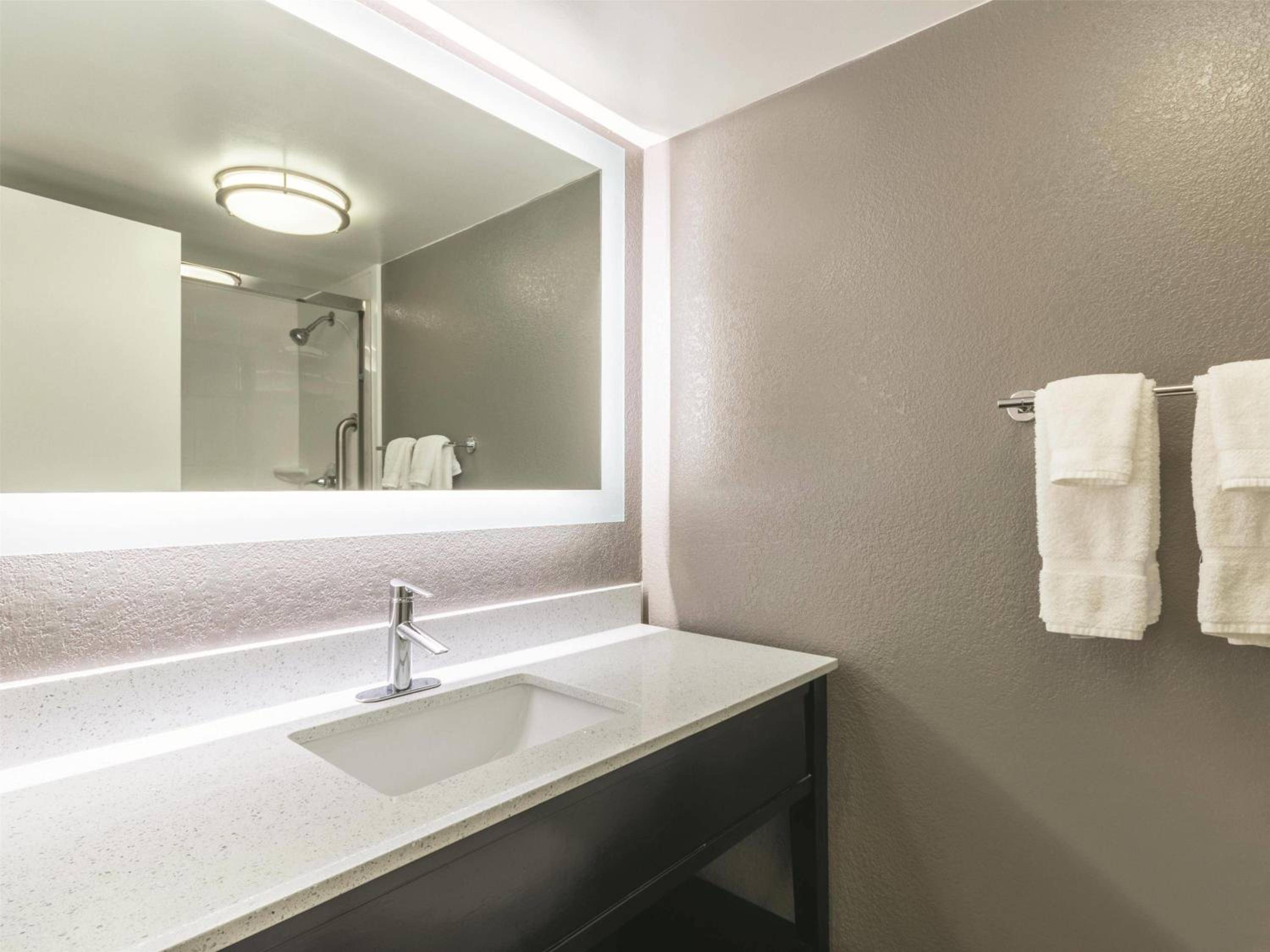 La Quinta Inn & Suites by Wyndham Virginia Beach