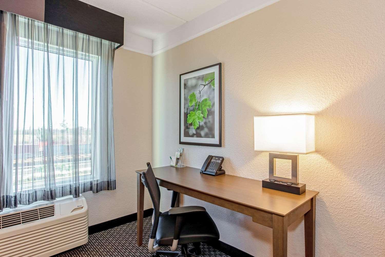 La Quinta Inn & Suites by Wyndham Panama City