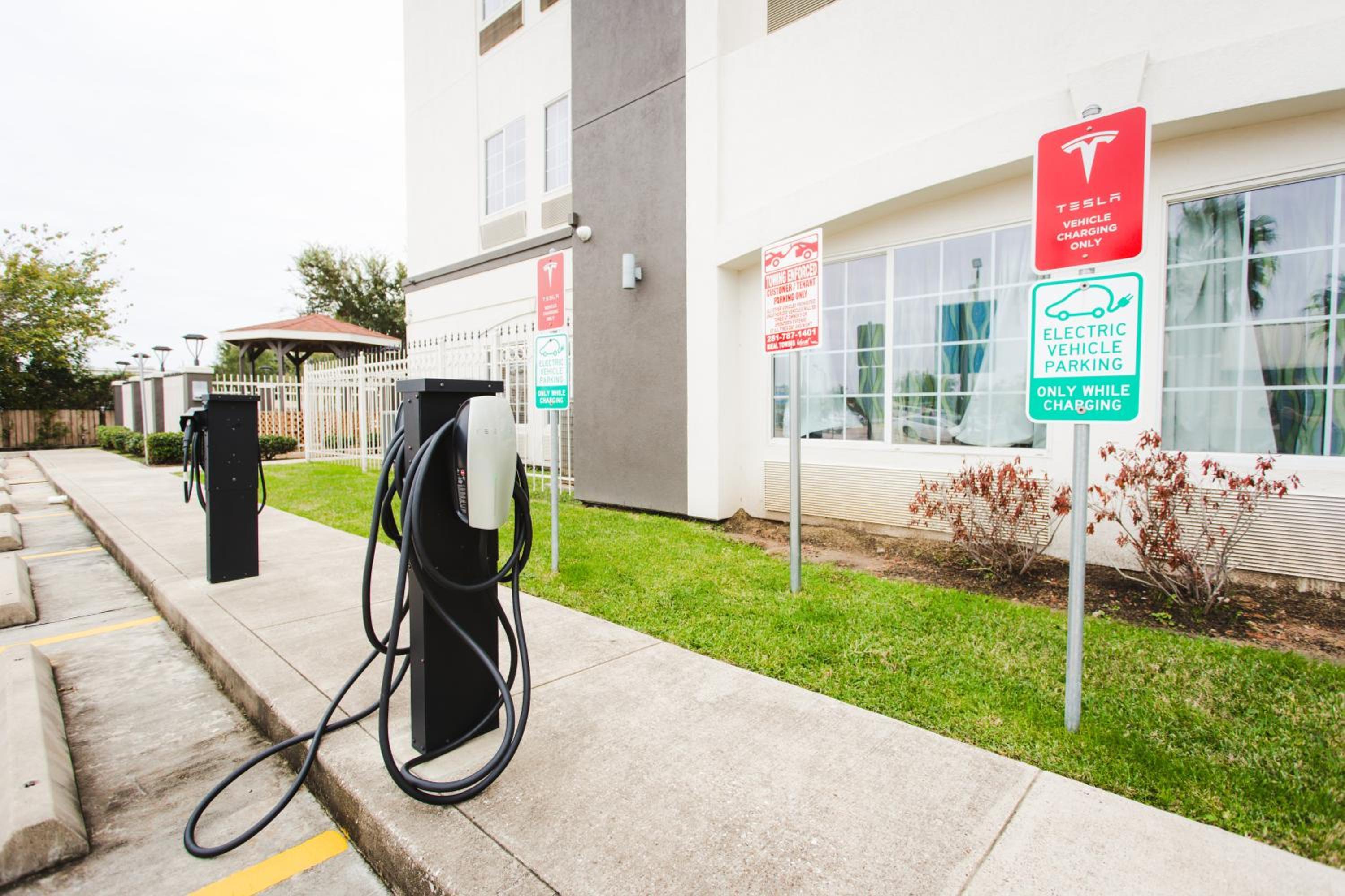 Palacio Royale Inn Signature