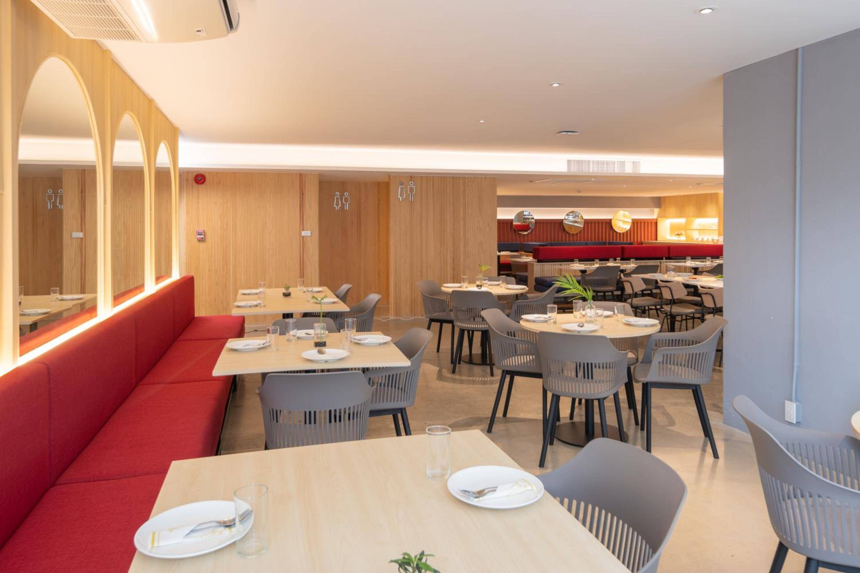 Blue Hippo & Red Crocodile Hotel