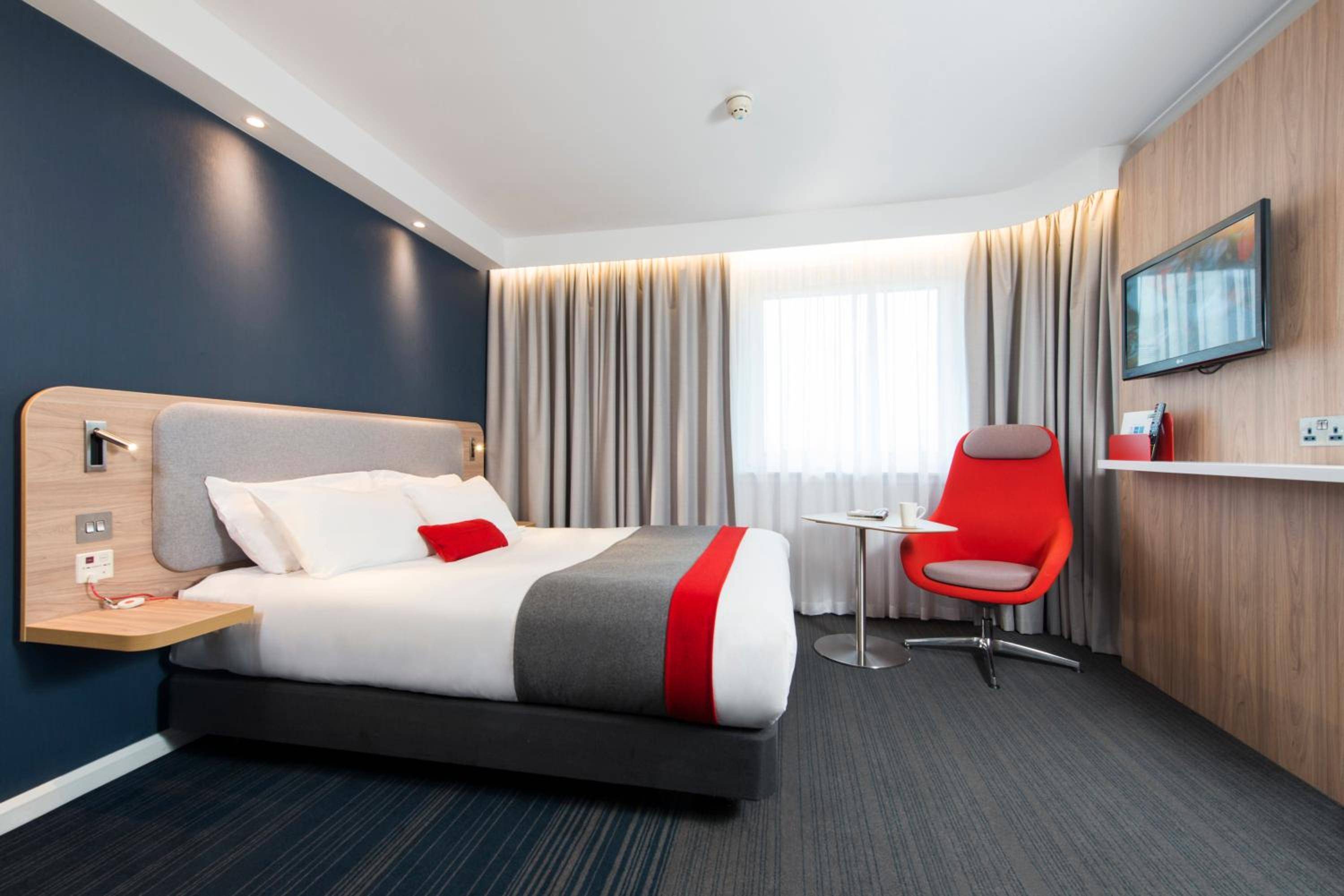 Holiday Inn Express - Milton Keynes by IHG