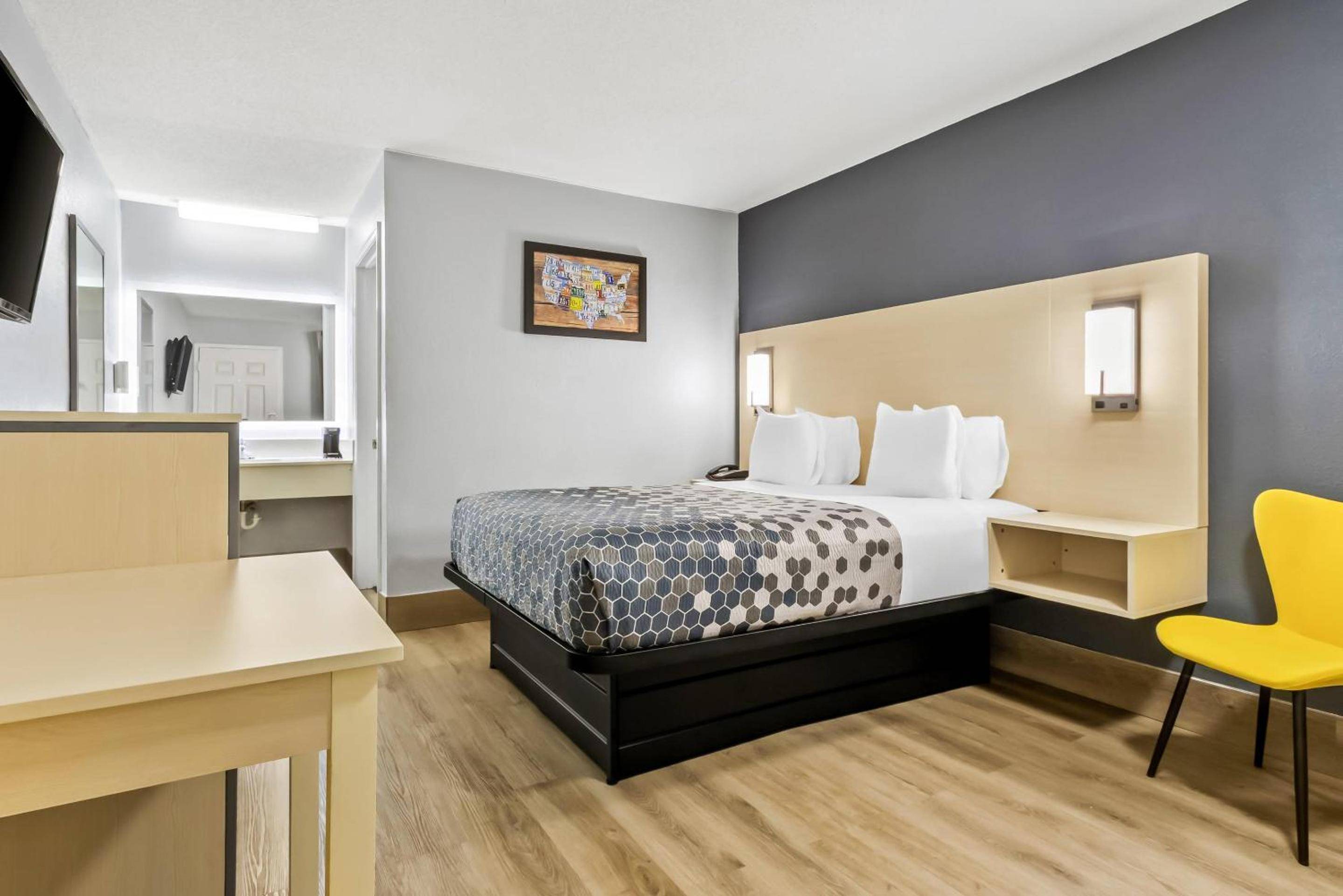 Econo Lodge Inn & Suites Cayce I-26 Airport