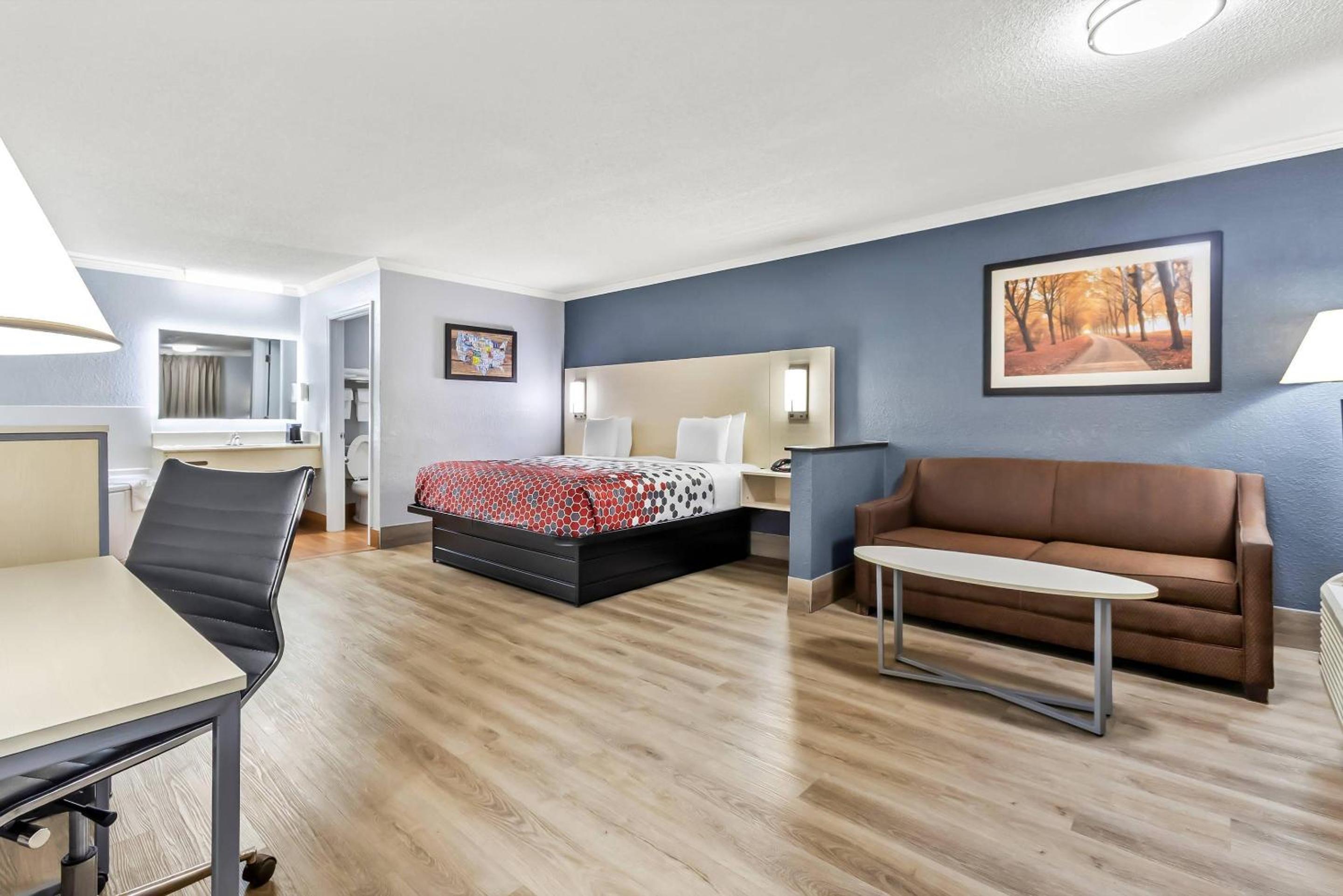 Econo Lodge Inn & Suites Cayce I-26 Airport