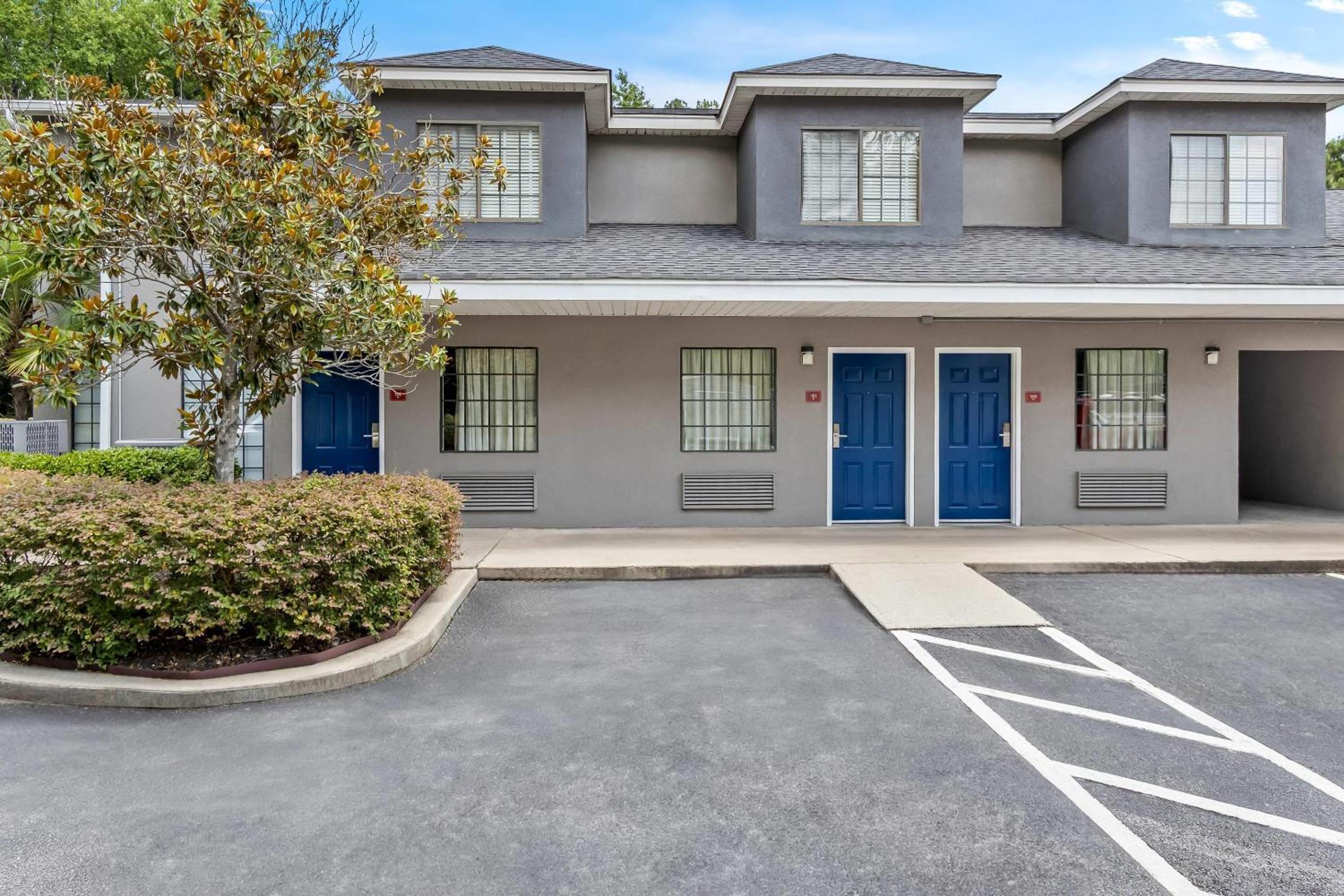 Econo Lodge Inn & Suites Cayce I-26 Airport