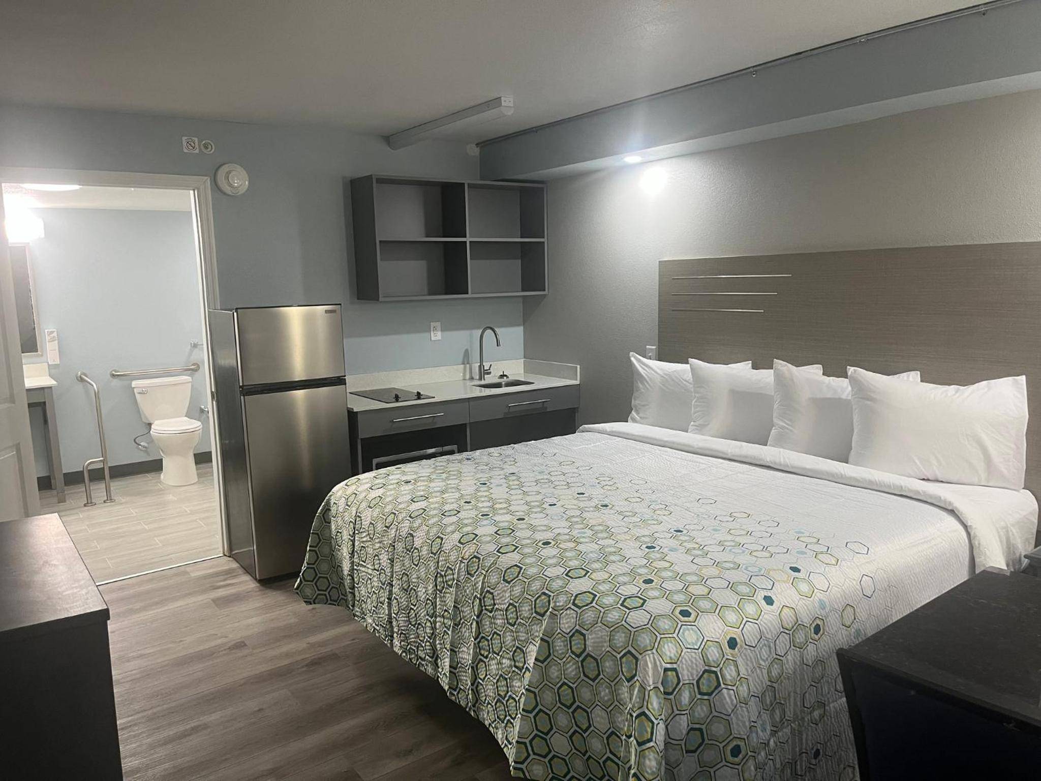 HomeTowne Suites Athens TN