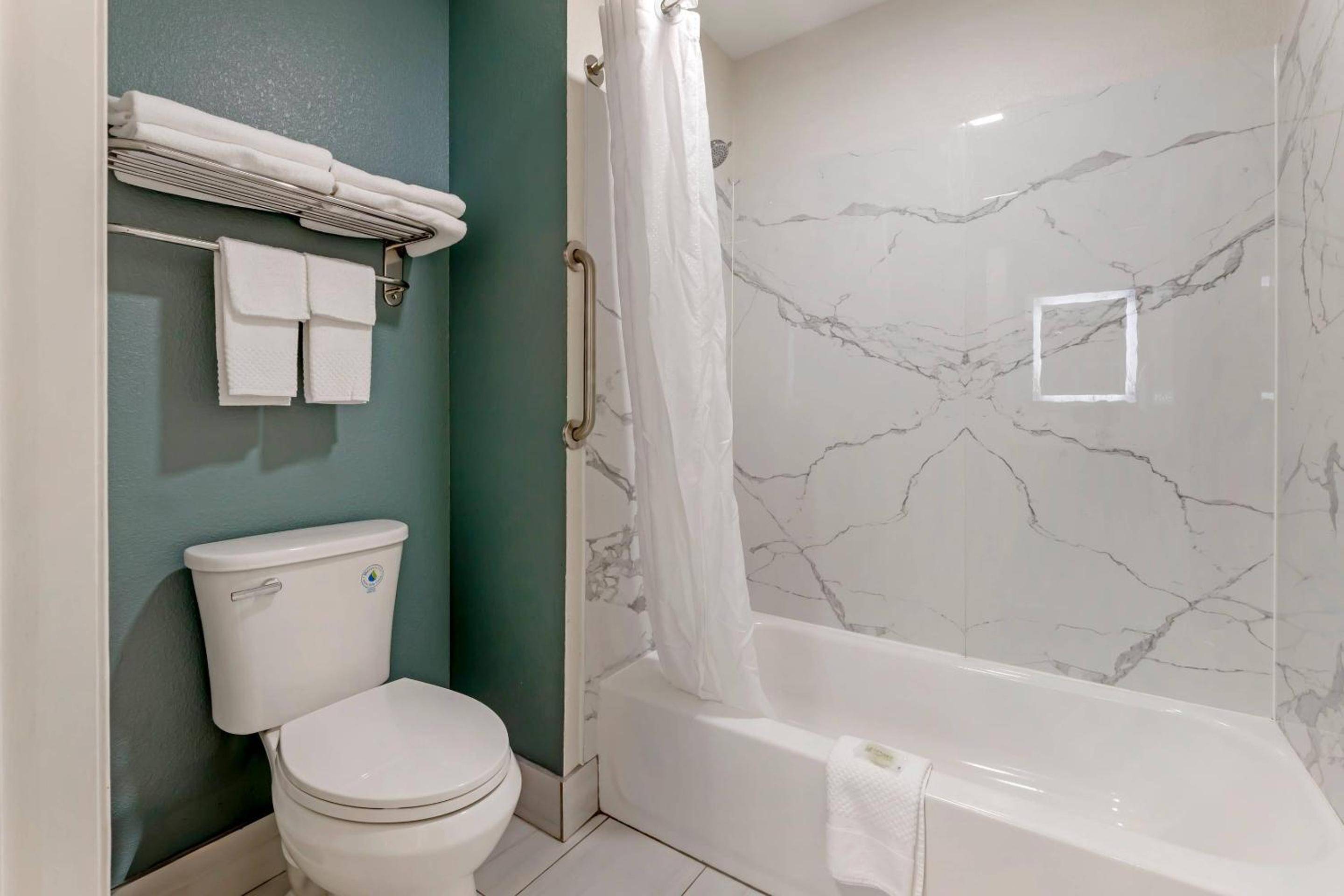 Sleep Inn & Suites Wisconsin Dells - Lake Delton