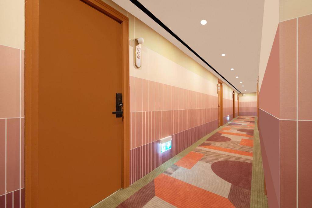 Hotel 165 - Newly Renovated