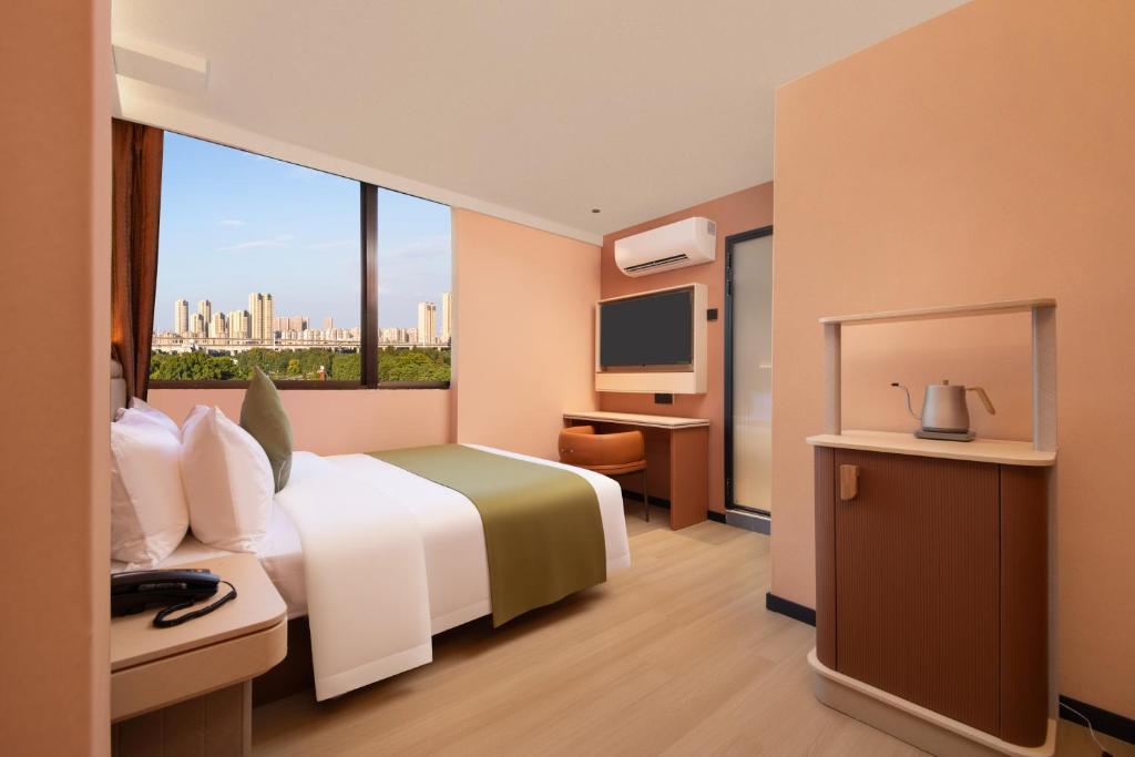 Hotel 165 - Newly Renovated