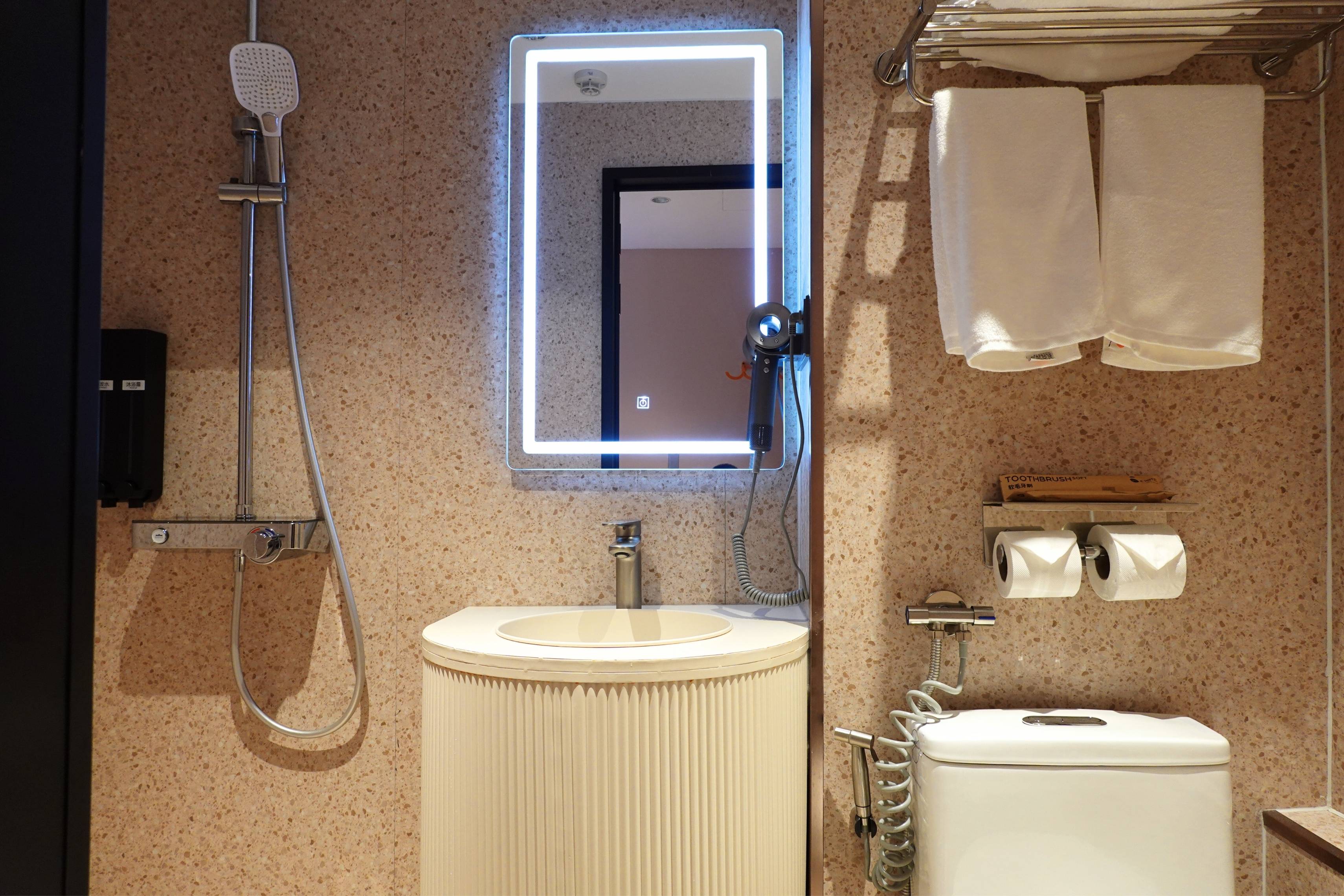 Hotel 165 - Newly Renovated