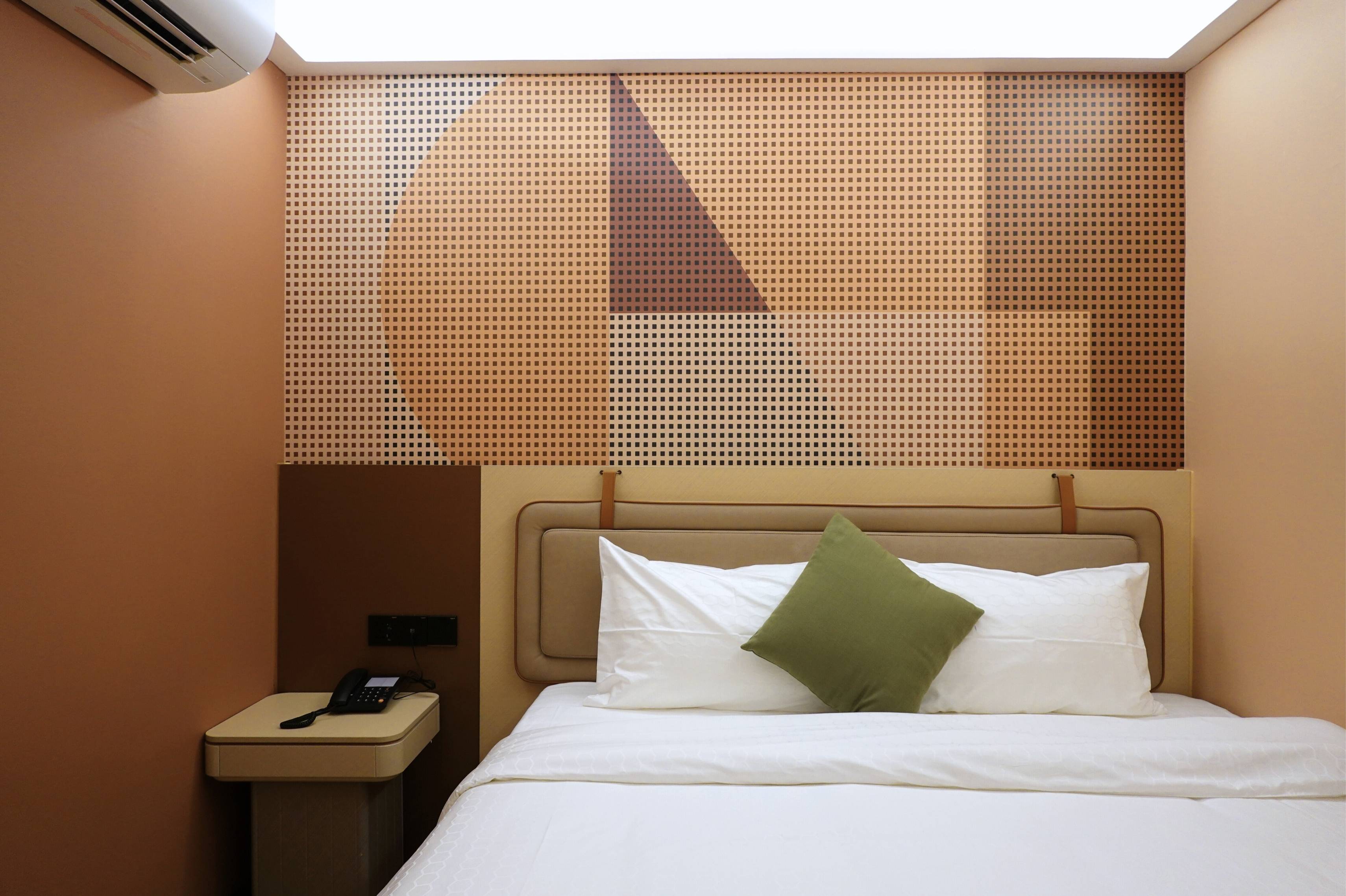 Hotel 165 - Newly Renovated