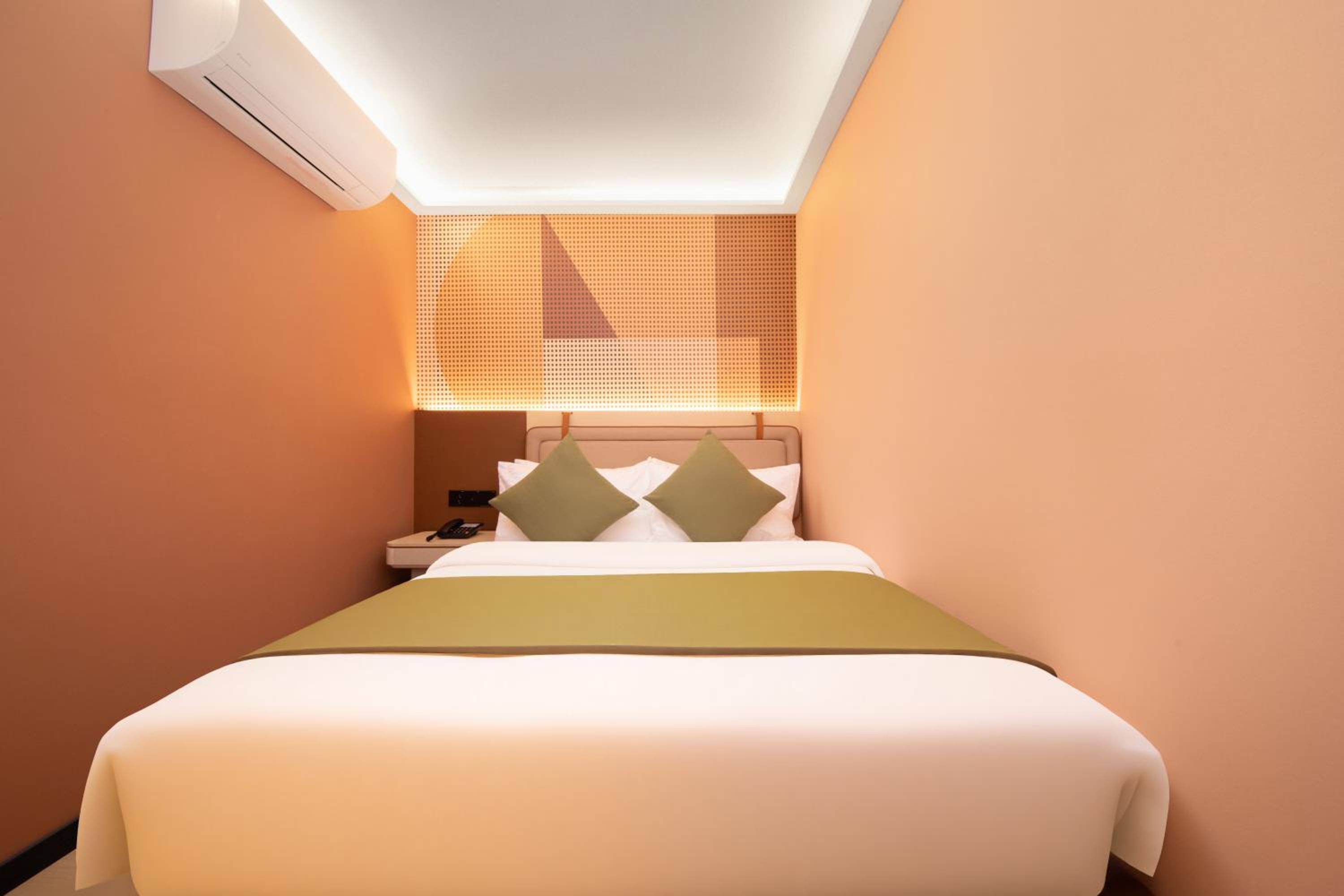 Hotel 165 - Newly Renovated