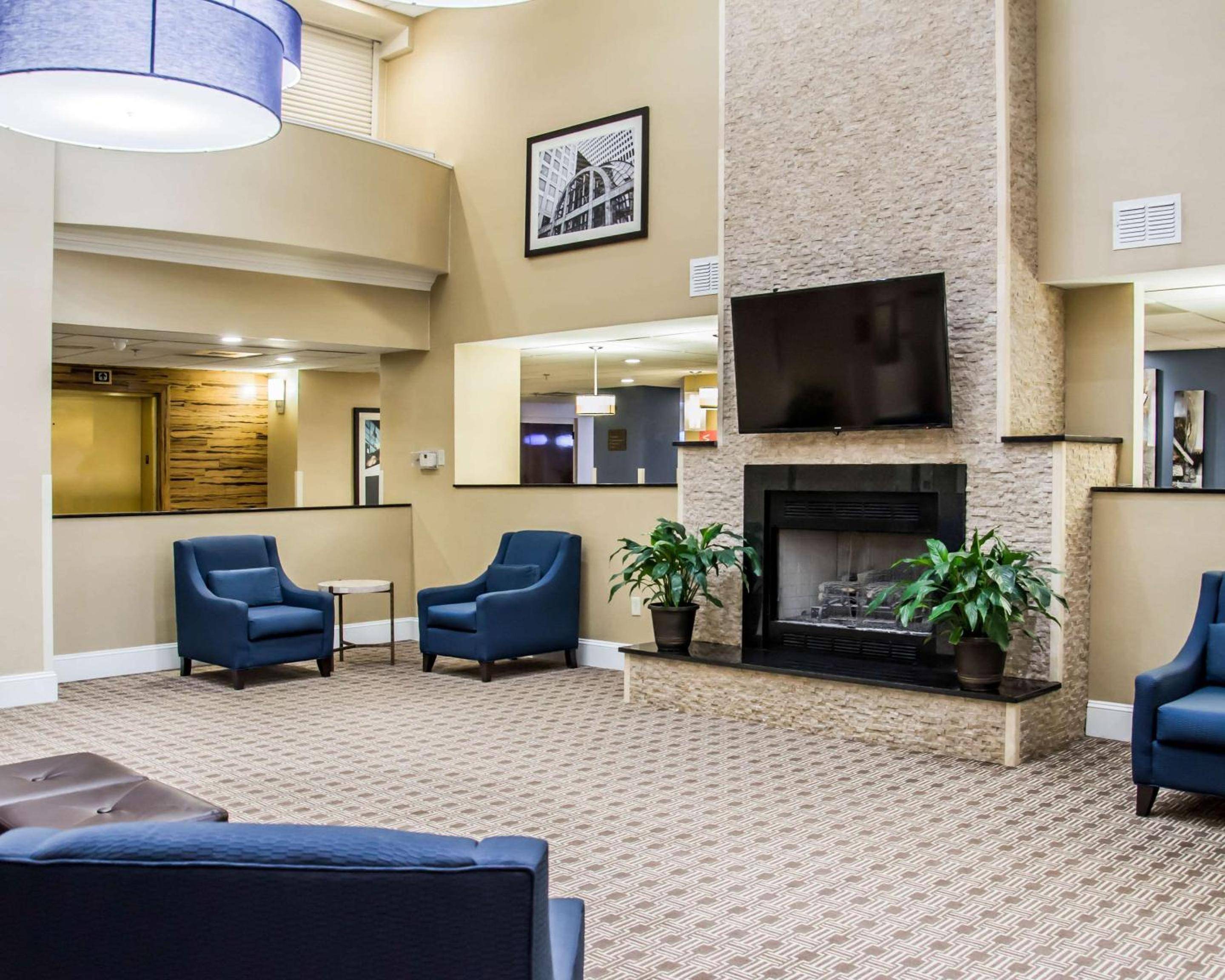Comfort Suites University - Research Park