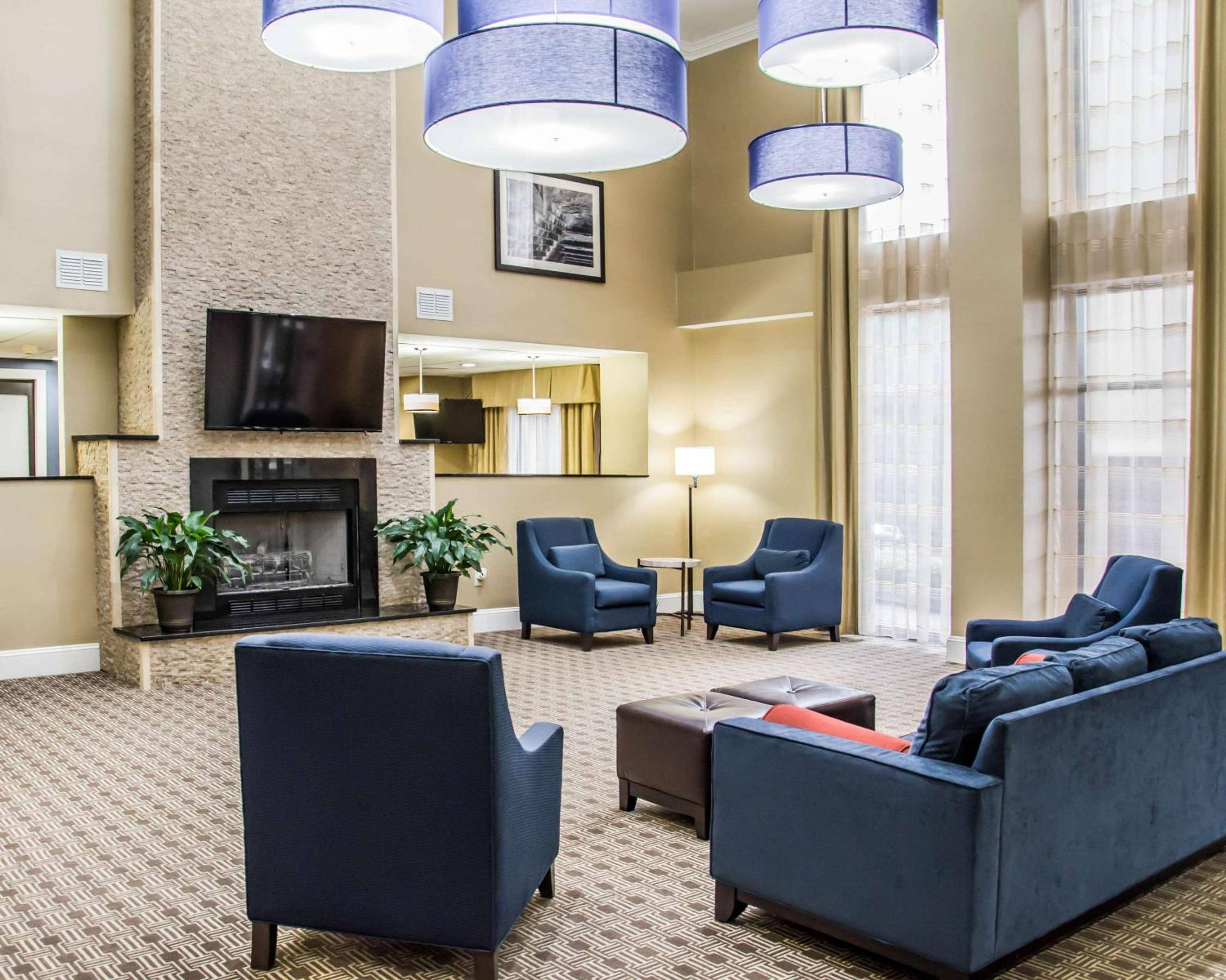 Comfort Suites University - Research Park