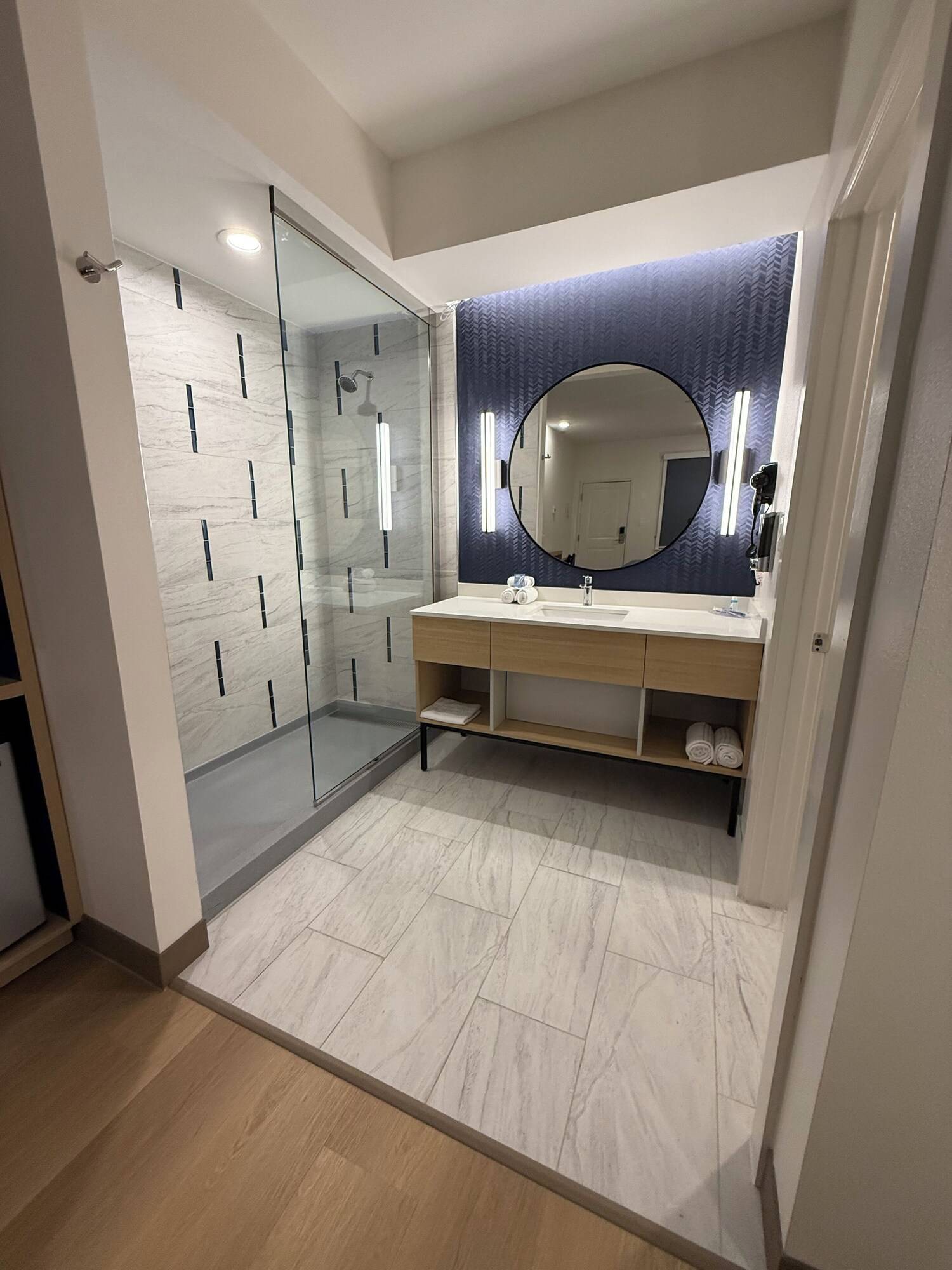 Palace Inn Blue 290 W 43rd & Bingle Rd