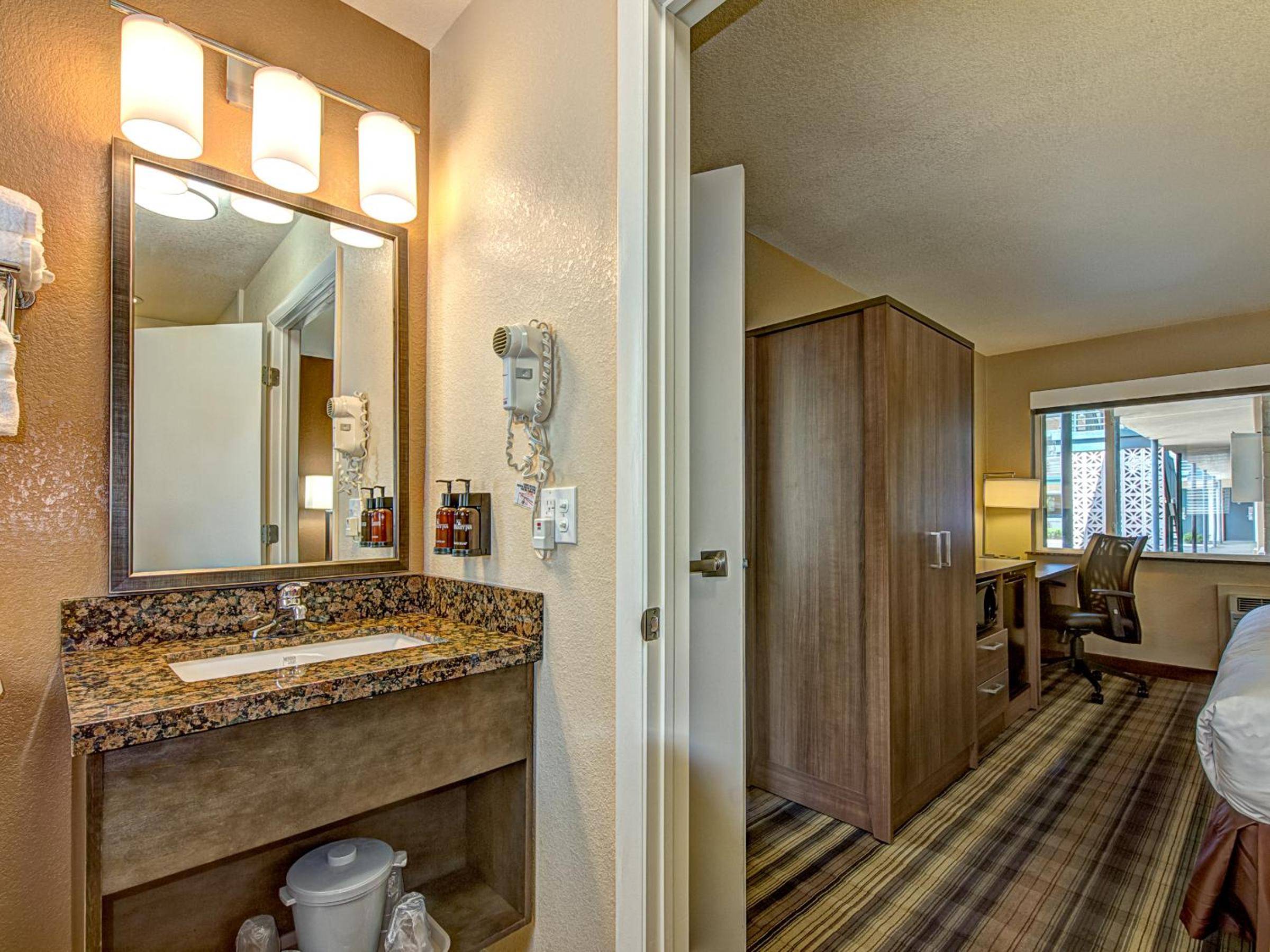 Boulder University Inn