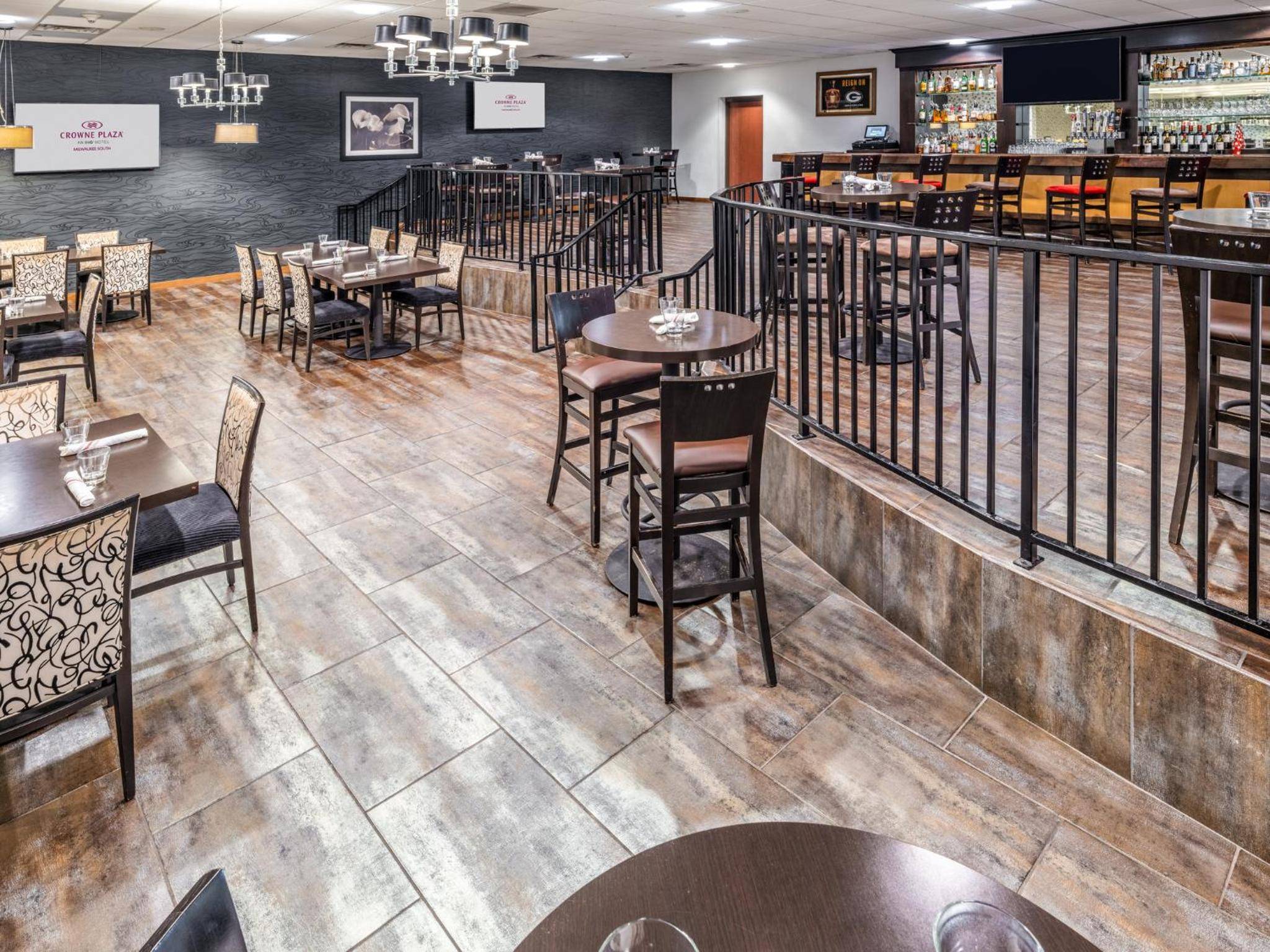 Crowne Plaza Milwaukee Airport by IHG