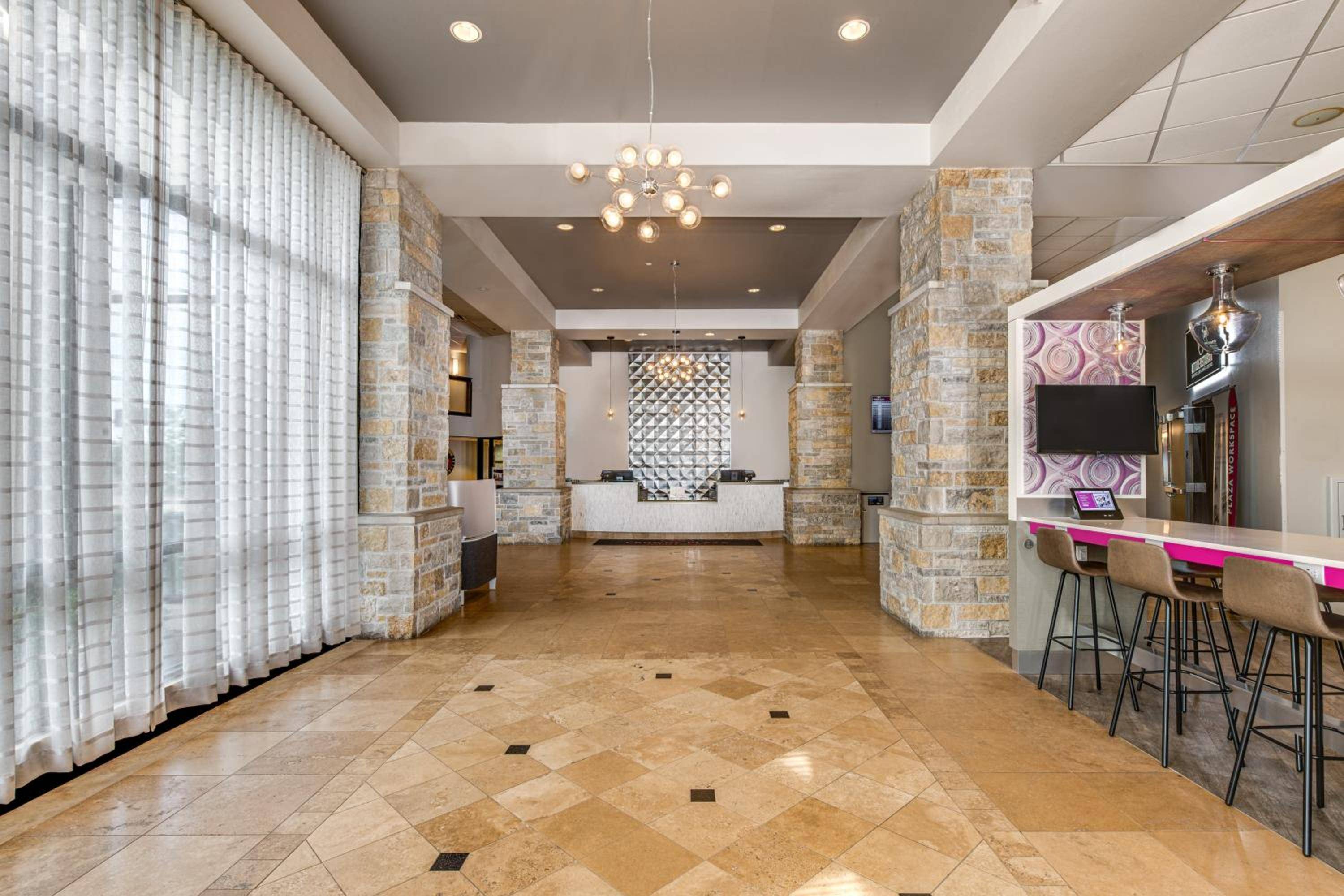 Crowne Plaza Milwaukee Airport by IHG