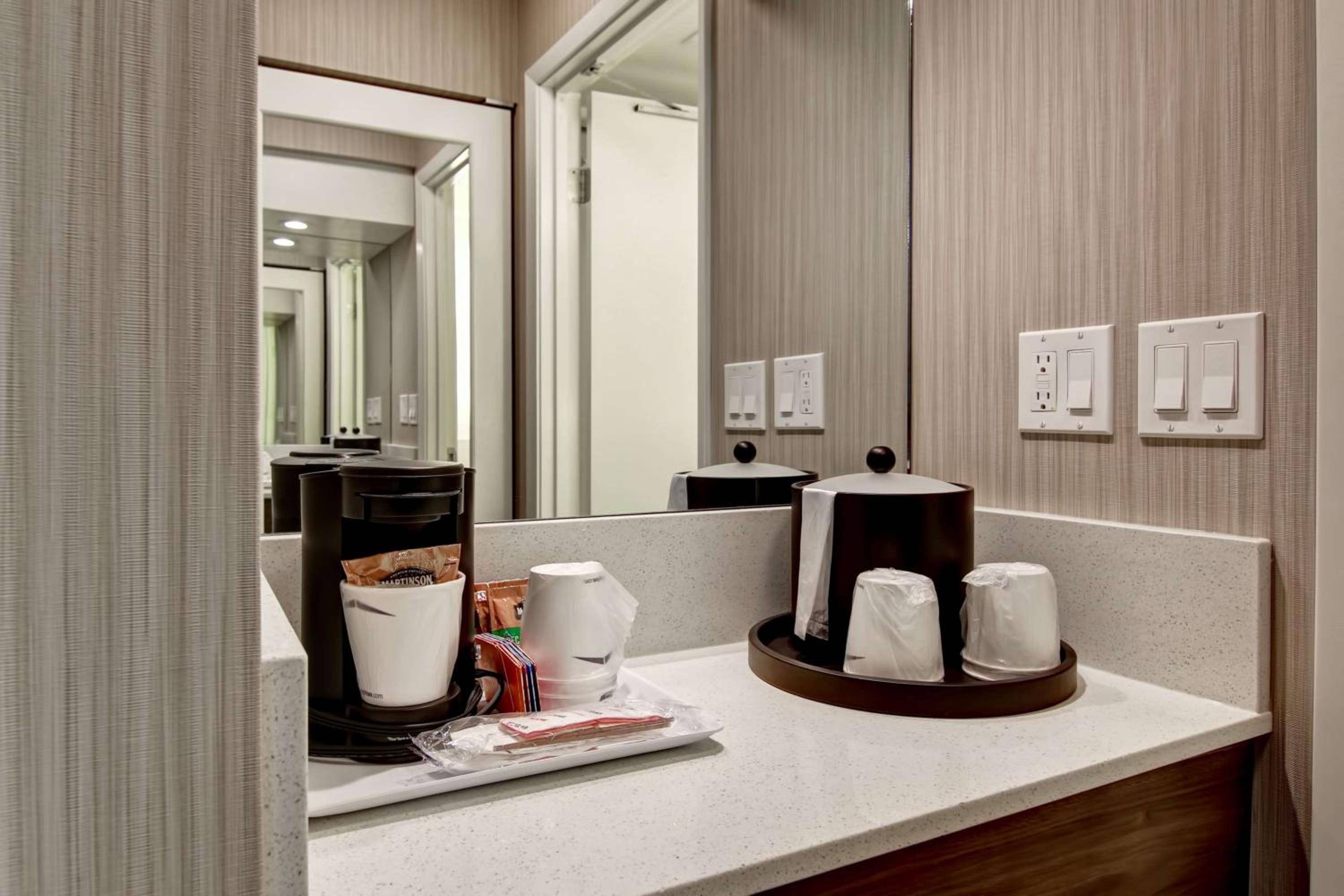 Hampton Inn & Suites by Hilton Calgary Airport