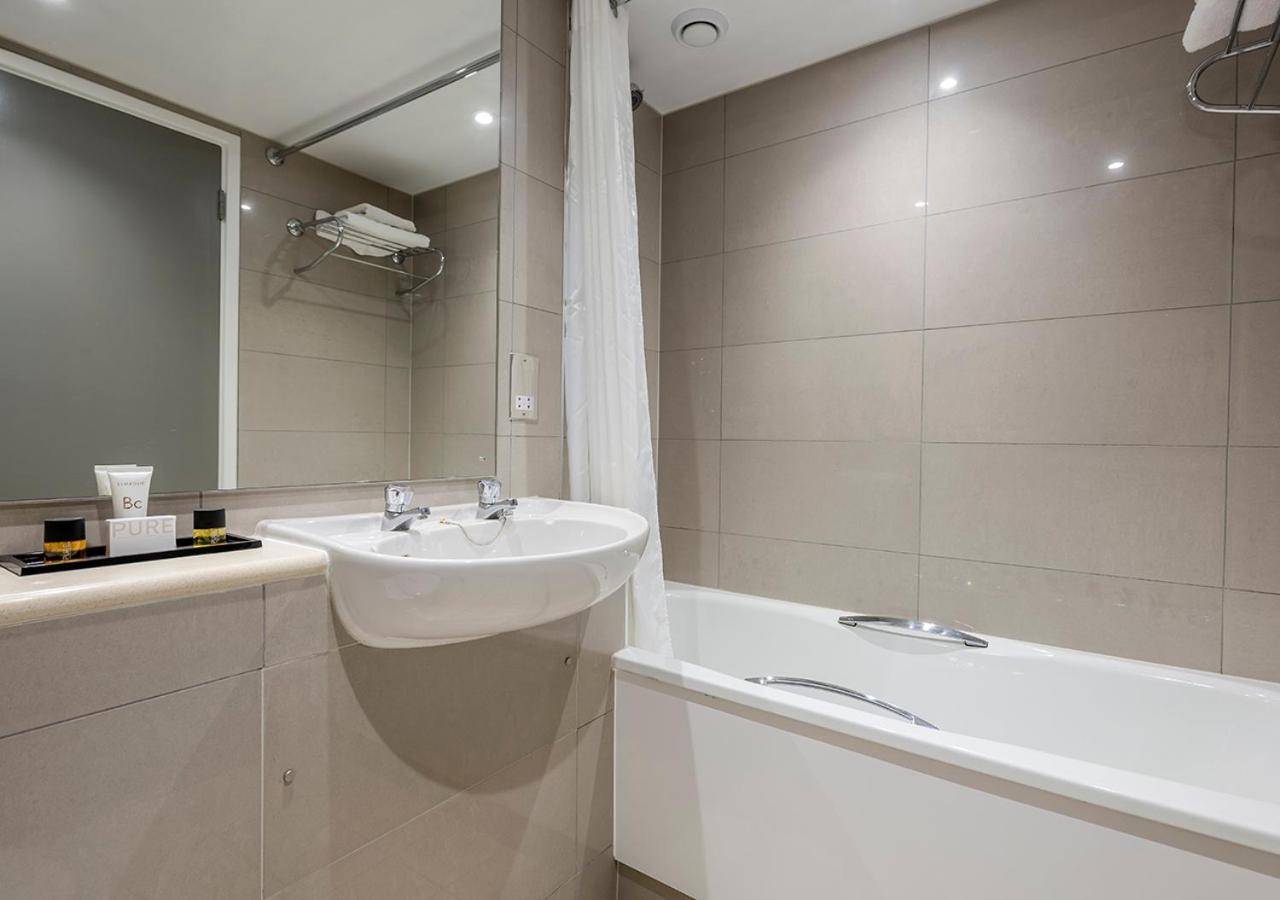 Hogs Back Hotel & Spa Nr Farnham