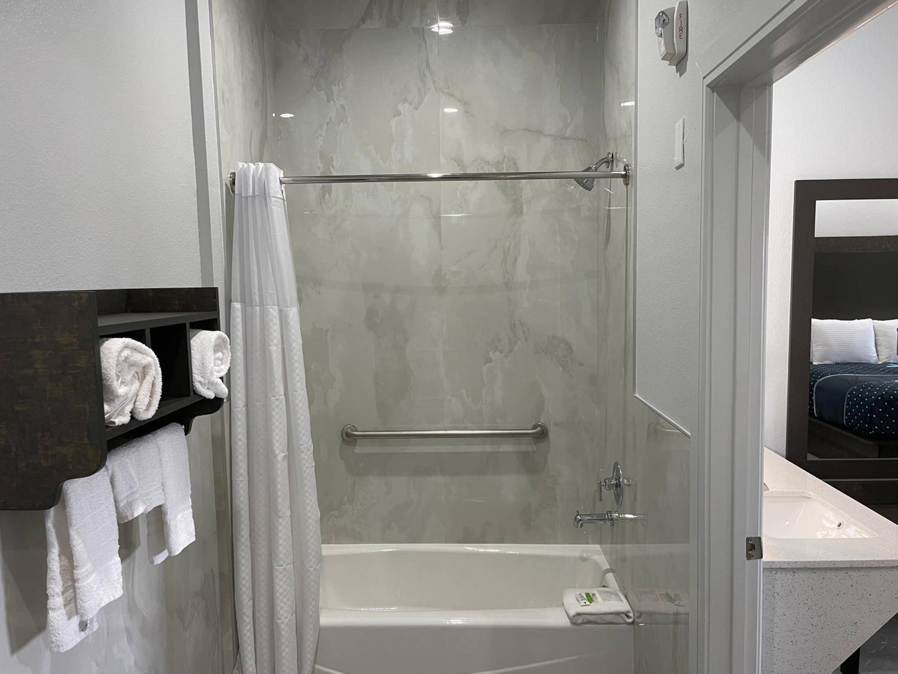 LiV Inn & Suites Houston