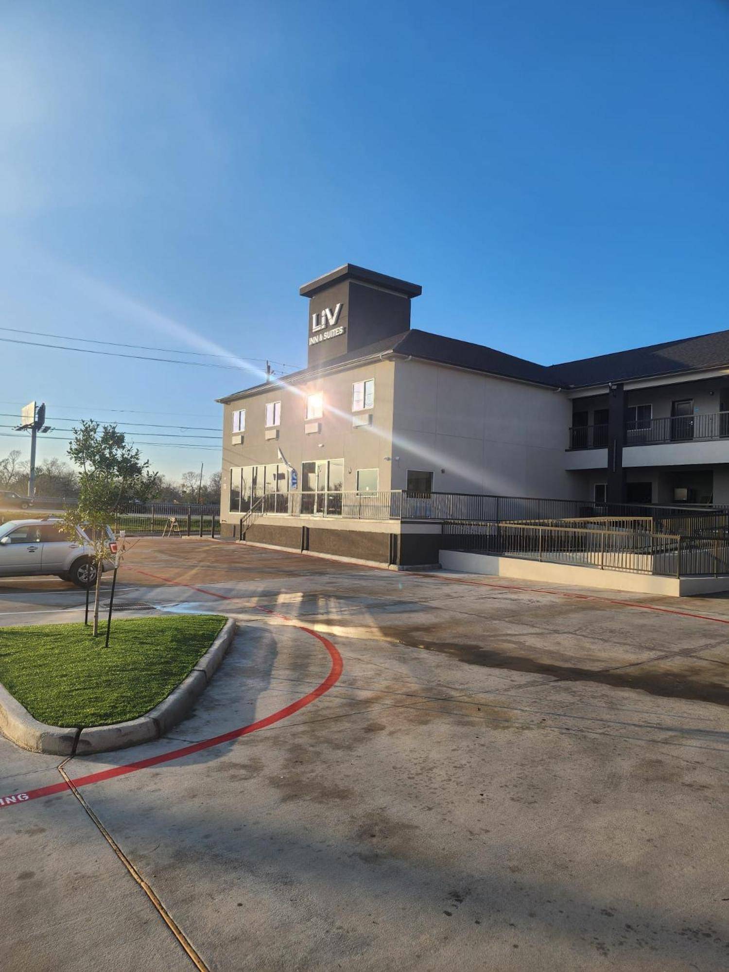 LiV Inn & Suites Houston