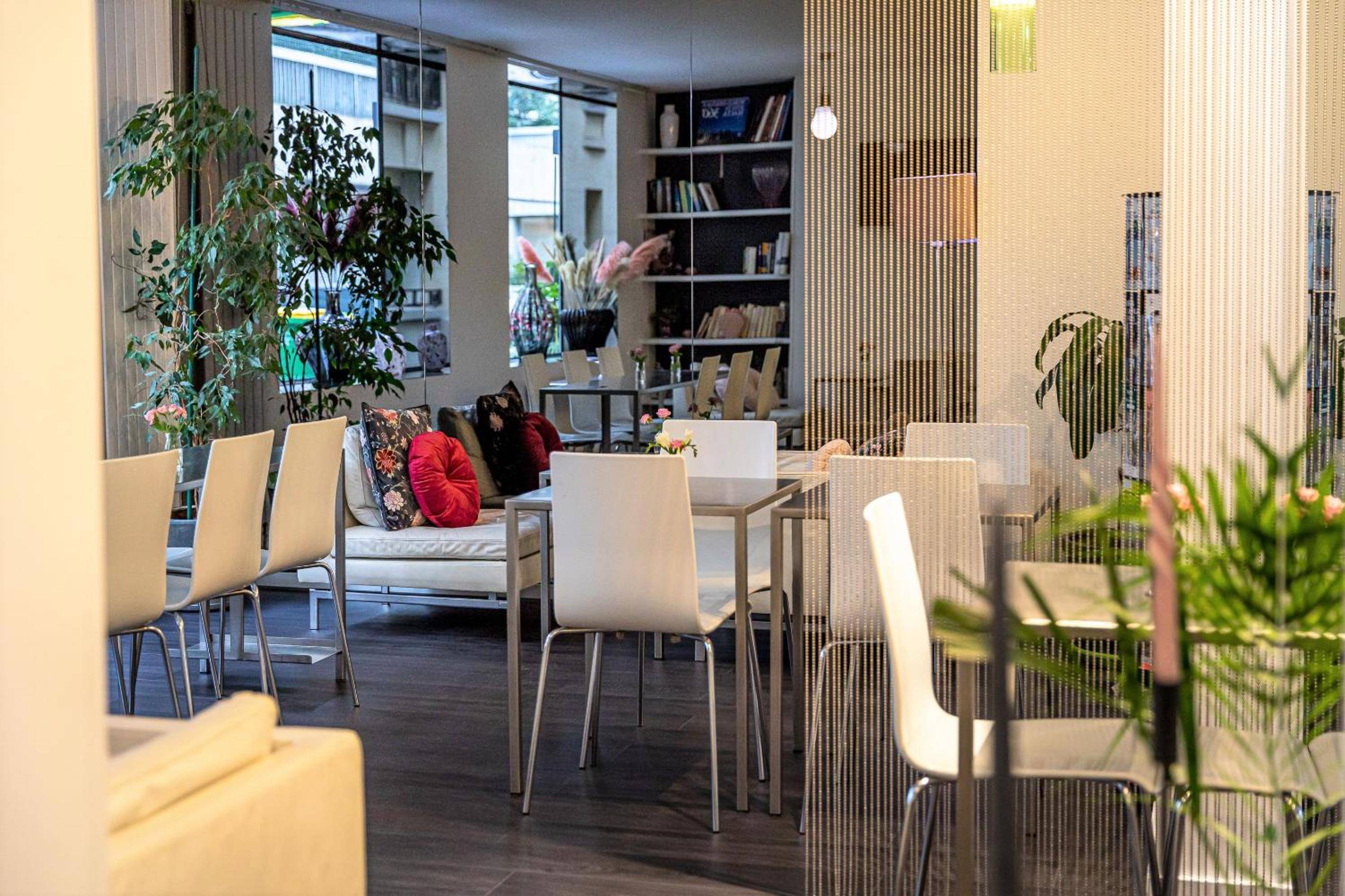 Hotel Glasgow Monceau by Patrick Hayat