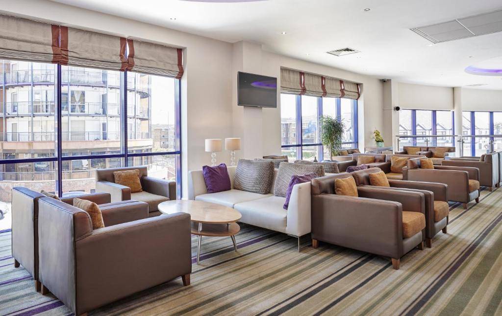 Holiday Inn Express - Newbury Park