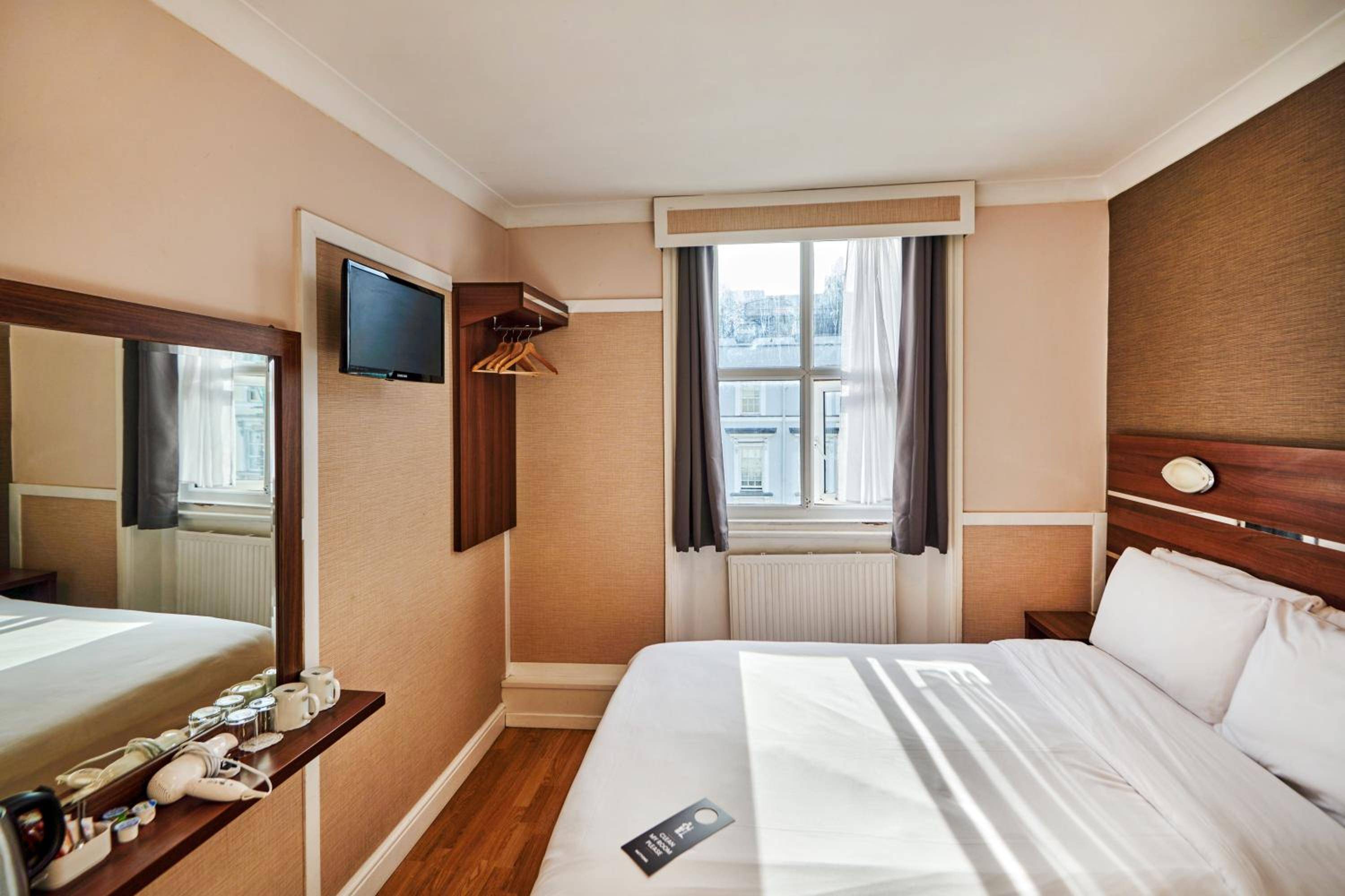 Huttons Hotel Victoria