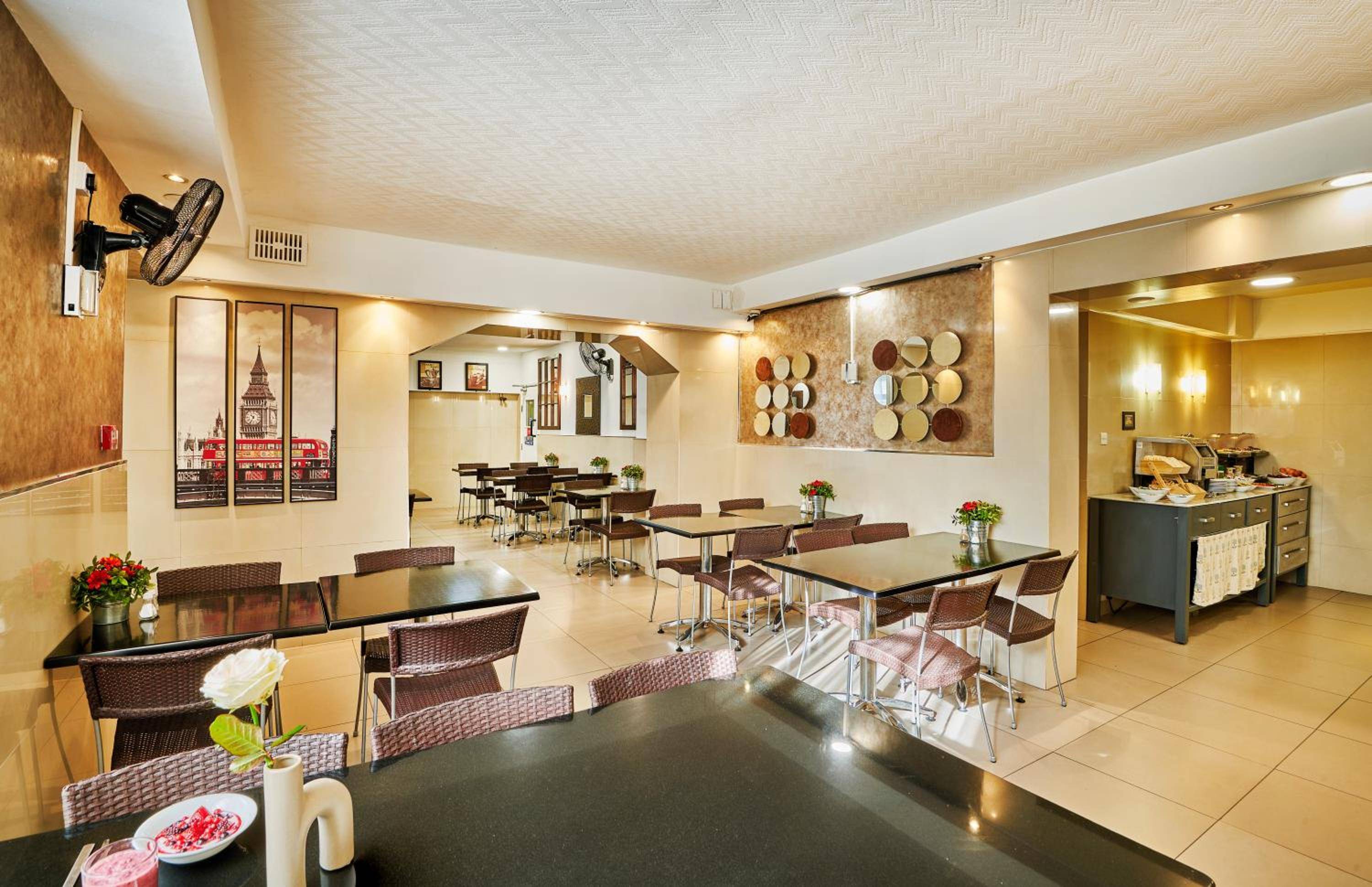 Huttons Hotel Victoria