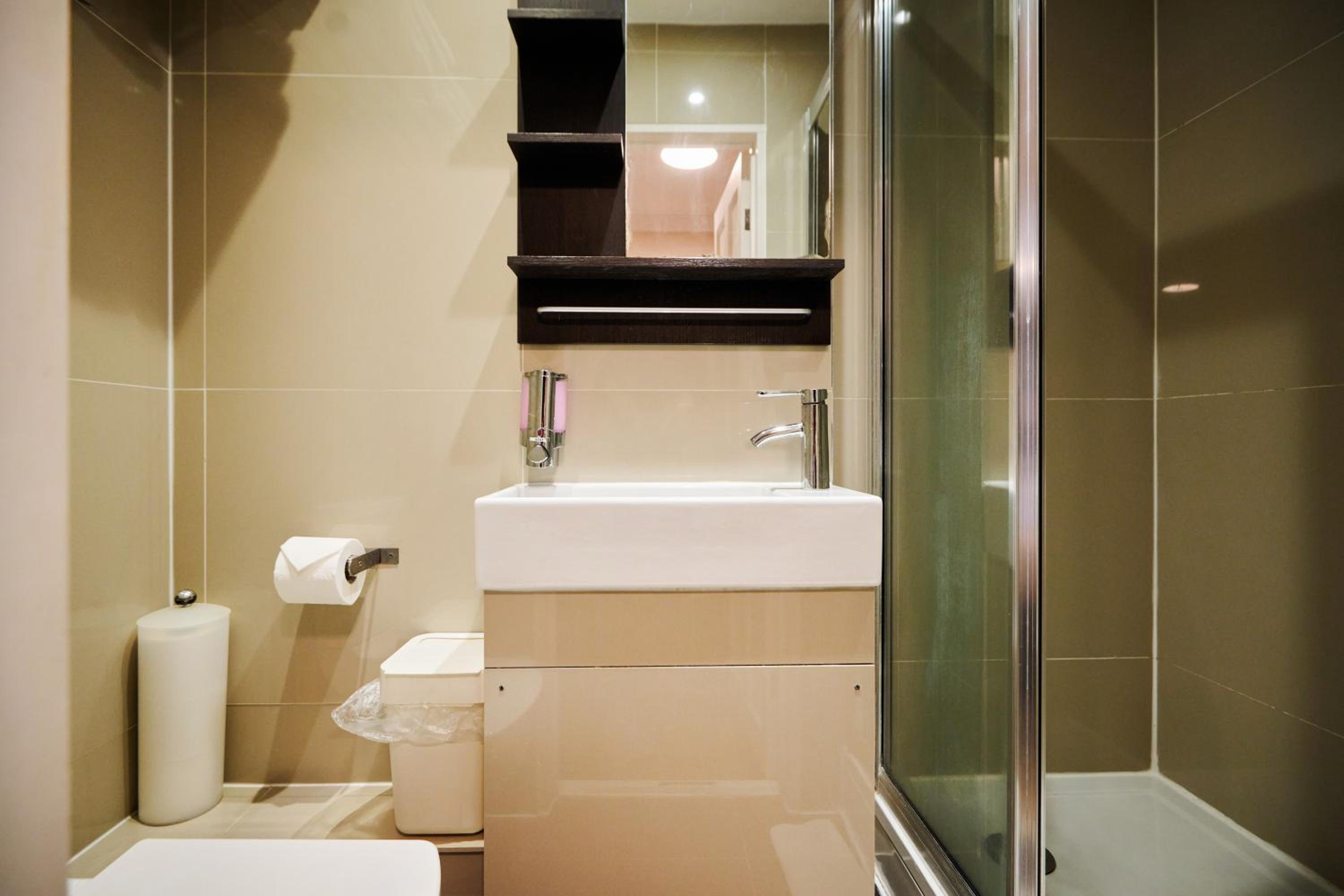 Huttons Hotel Victoria