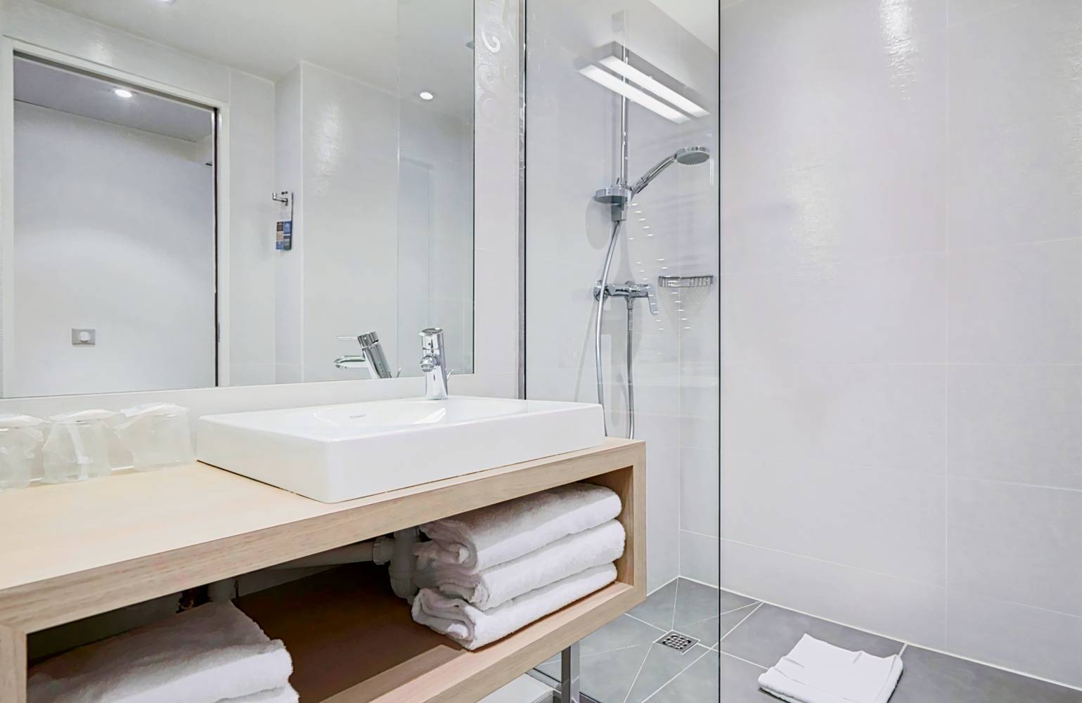 Kyriad Paris 18 - Porte de Clignancourt - Montmartre