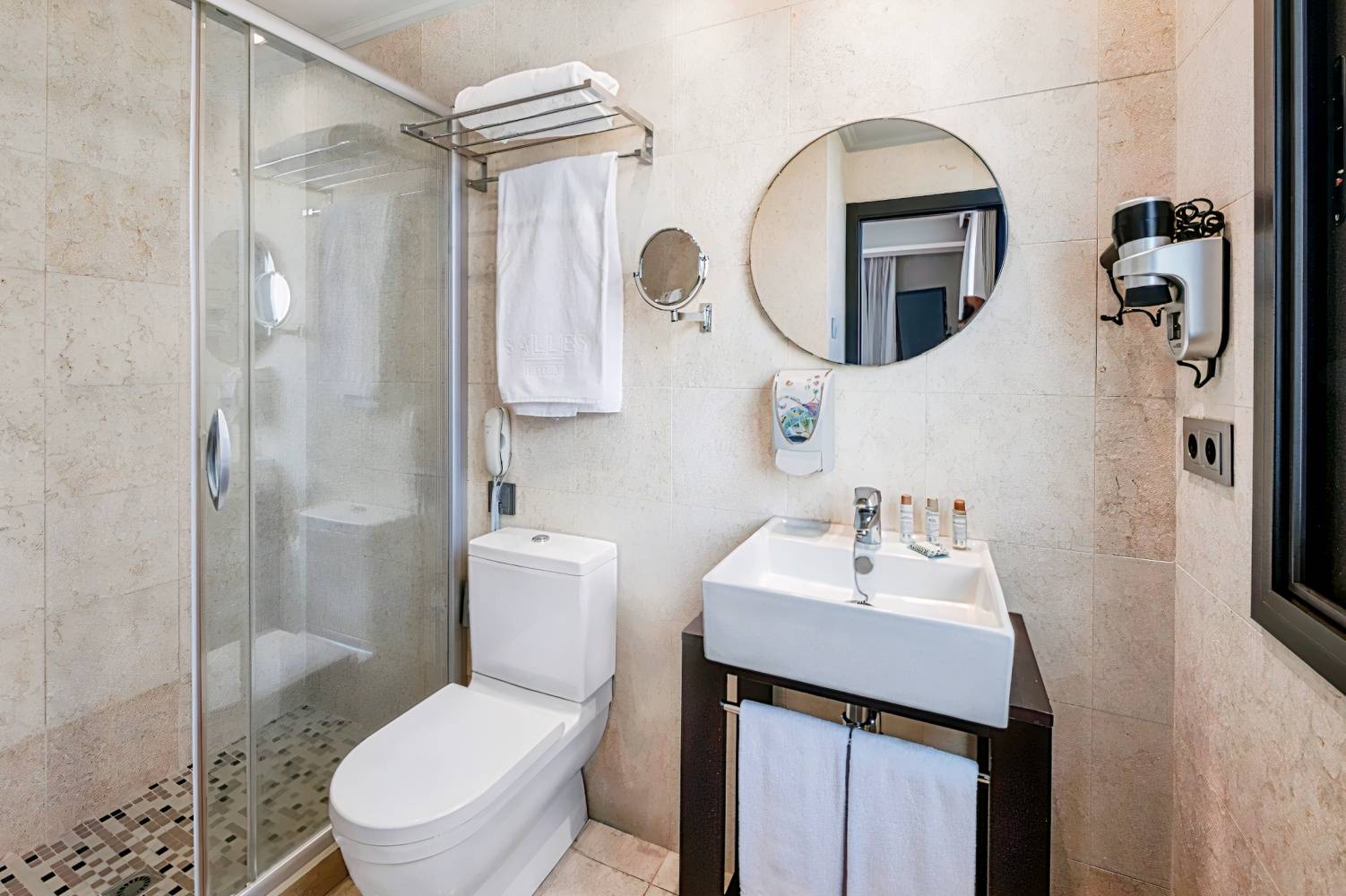 Salles Hotel Aeroport de Girona