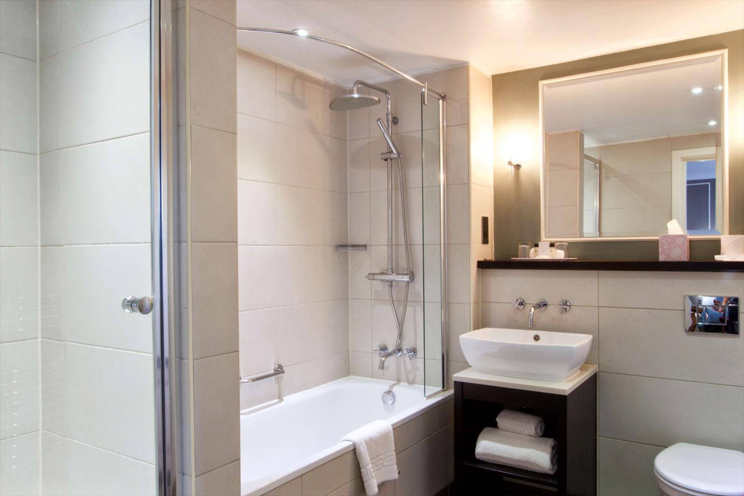 London Chigwell Prince Regent Hotel, Signature Collection By Best Western