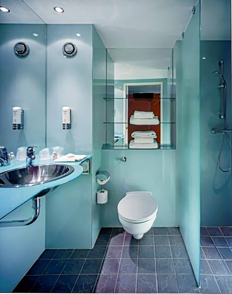 Holiday Inn London West