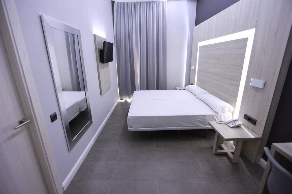 Hostal Plaza Goya  Bcn