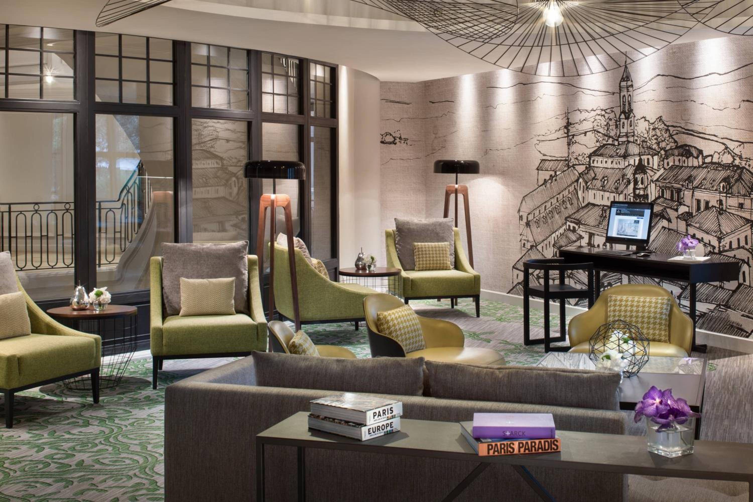 Renaissance Paris La Défense