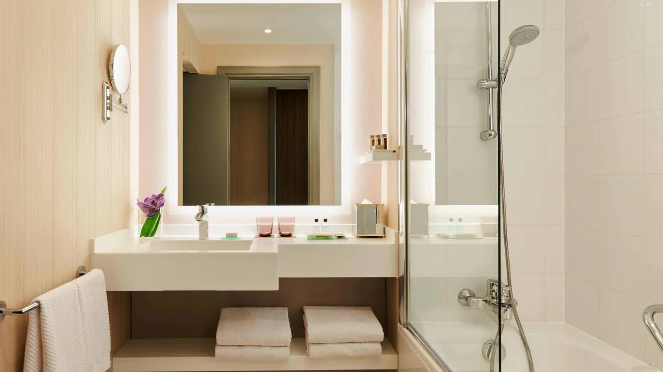 Renaissance Paris La Défense