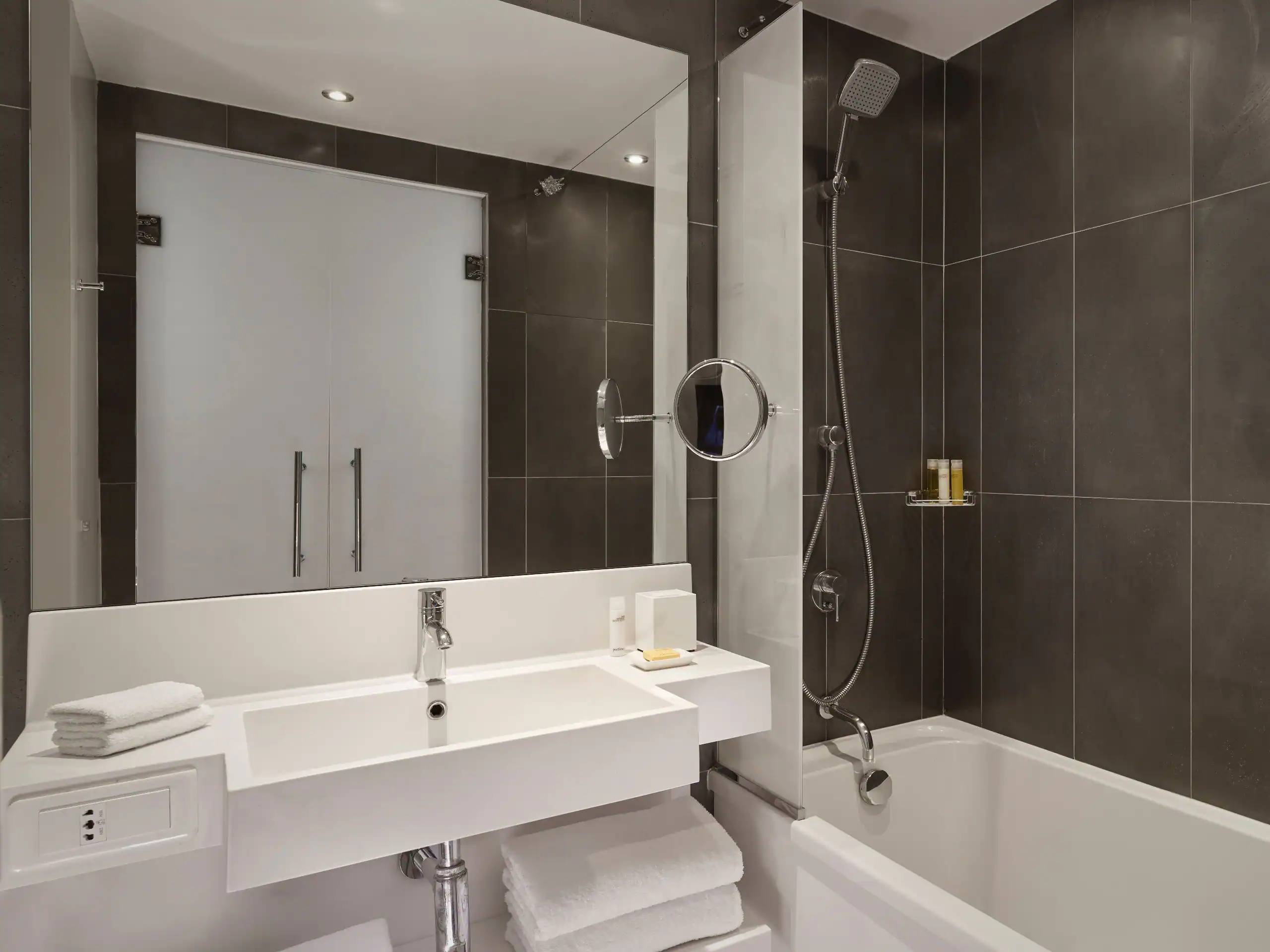 Hyatt Regency Paris Etoile