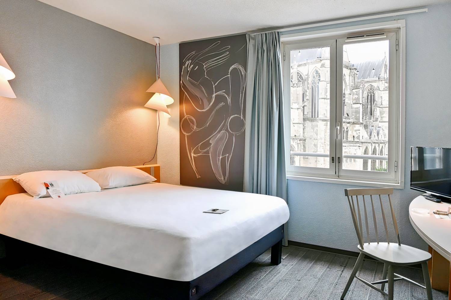 ibis Saint Quentin Basilique