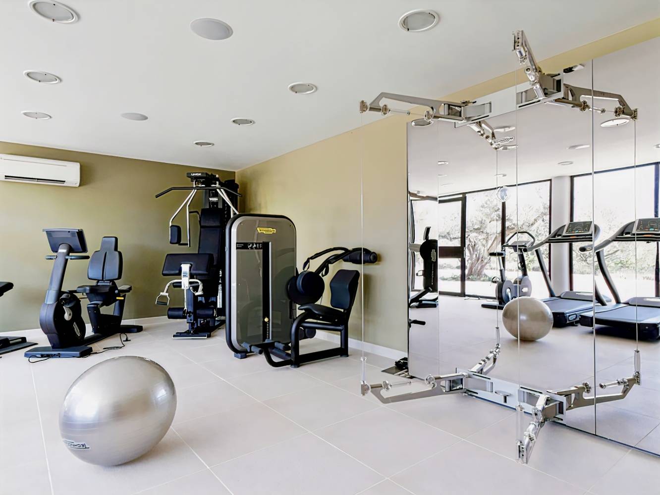 Mercure Brignoles Golf de Barbaroux and Spa