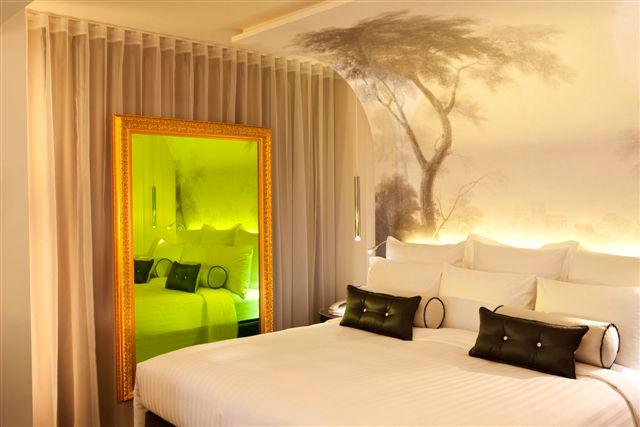 Renaissance Paris Nobel Tour Eiffel