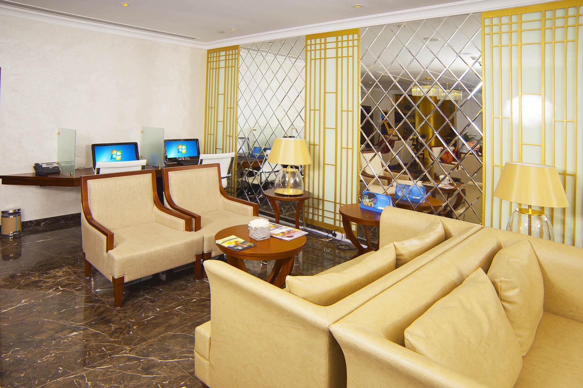 Versailles by Vieras