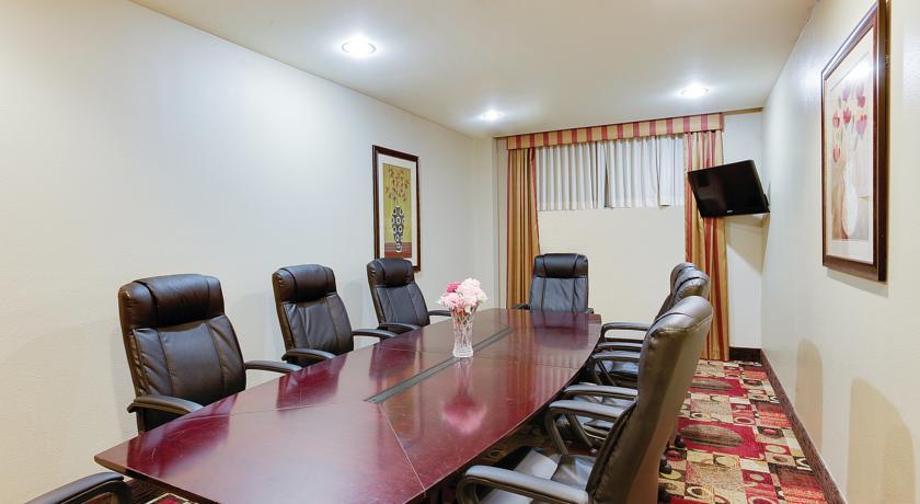 La Quinta Inn & Suites JFK Airport