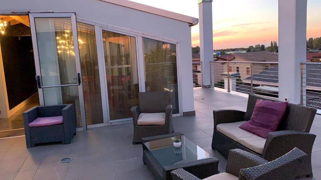 Hotel In Lounge Room