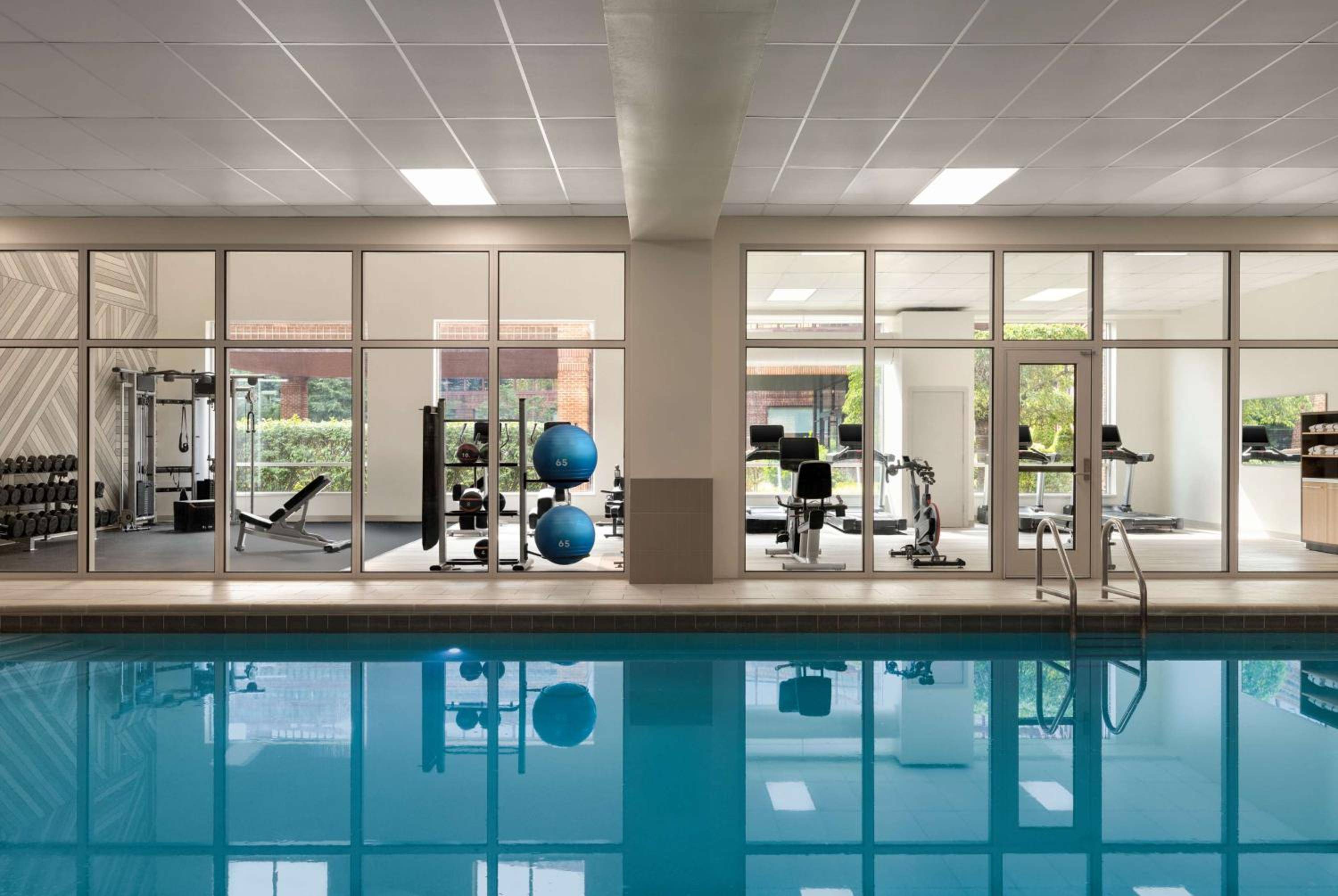 LaGuardia Plaza Hotel