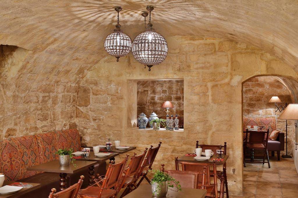 R. Kipling Hotel by Happyculture