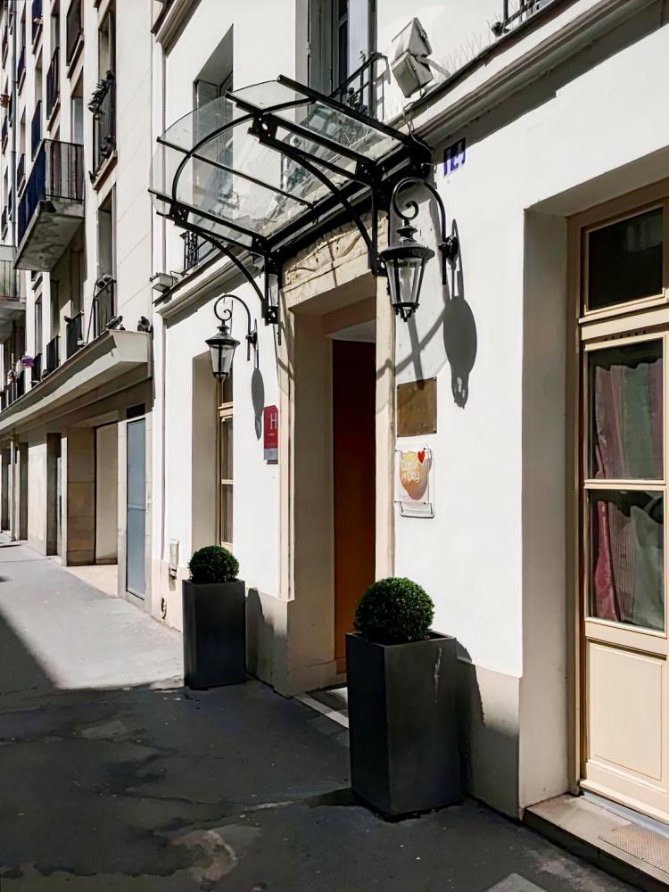 Hôtel De Neuve by HappyCulture