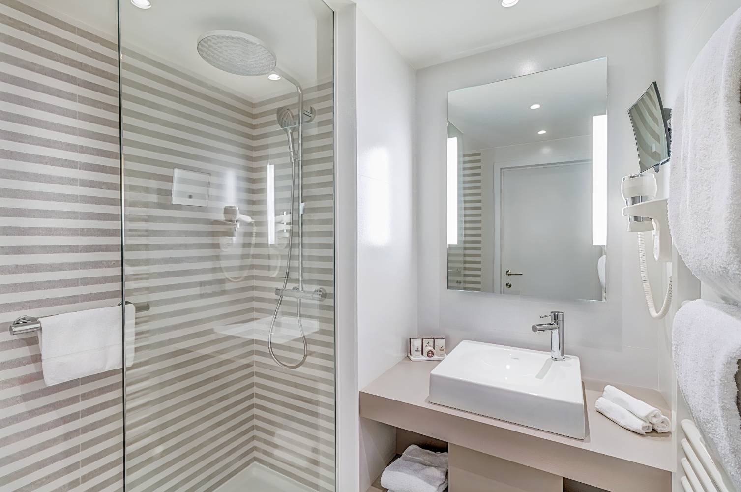 Martin's Chateau du Lac